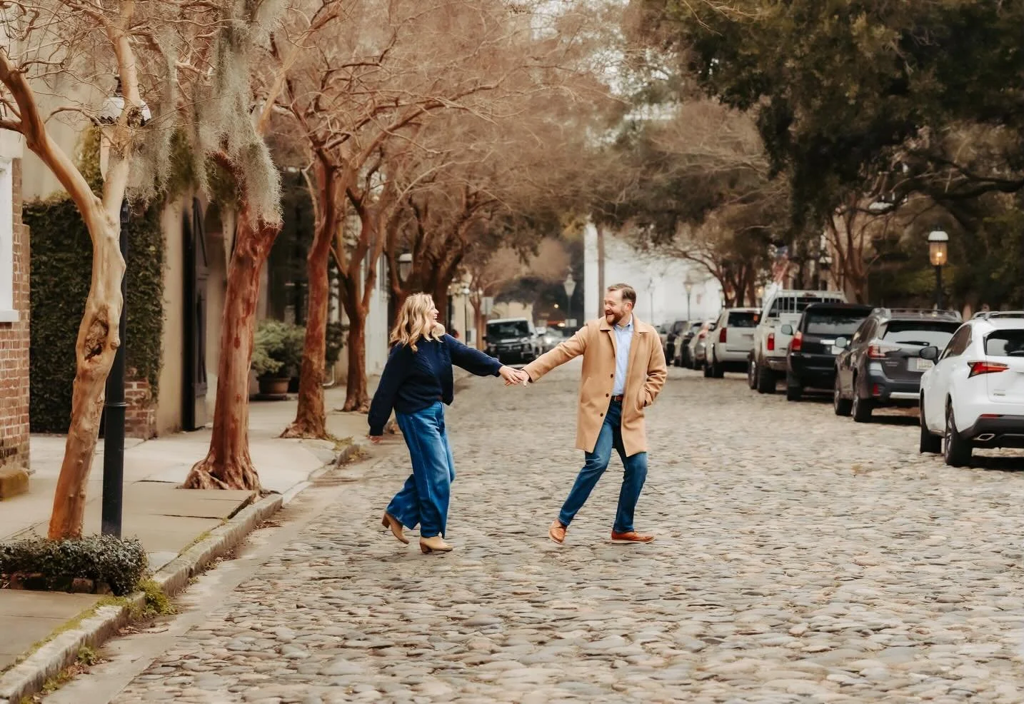 This feels like a romance novel 🤍📖

#charlestoncouplesphotography #charlestoncouplephotographer #engagementphotographycharleston