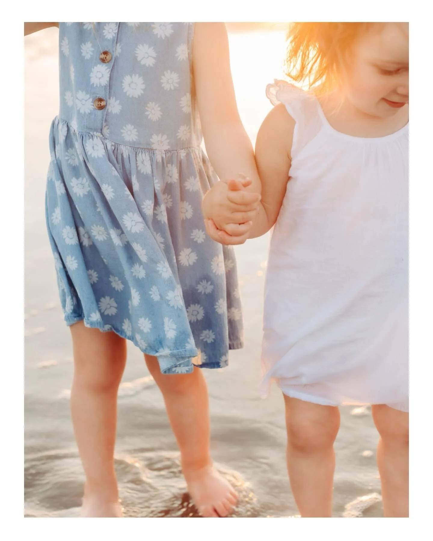 Snuggles, giggles, and sandy toes 💕 

That&rsquo;s what family sessions are made of! 

I&rsquo;ll guide you every step of the way so you can relax and enjoy the moment. 

Link in bio to book your session online now! 🌊 

#KiawahIslandPhotographer #I