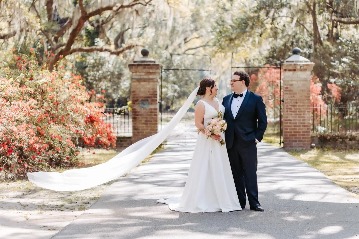 I loved capturing these joy filled moments with Melissa and Jeff. Couples with a great sense of humor are my fav- and these two didn&rsquo;t let me down 🫶🏼🥰😜

#charlestonelopement #charlestonphotographer #isleofpalmsphotographer