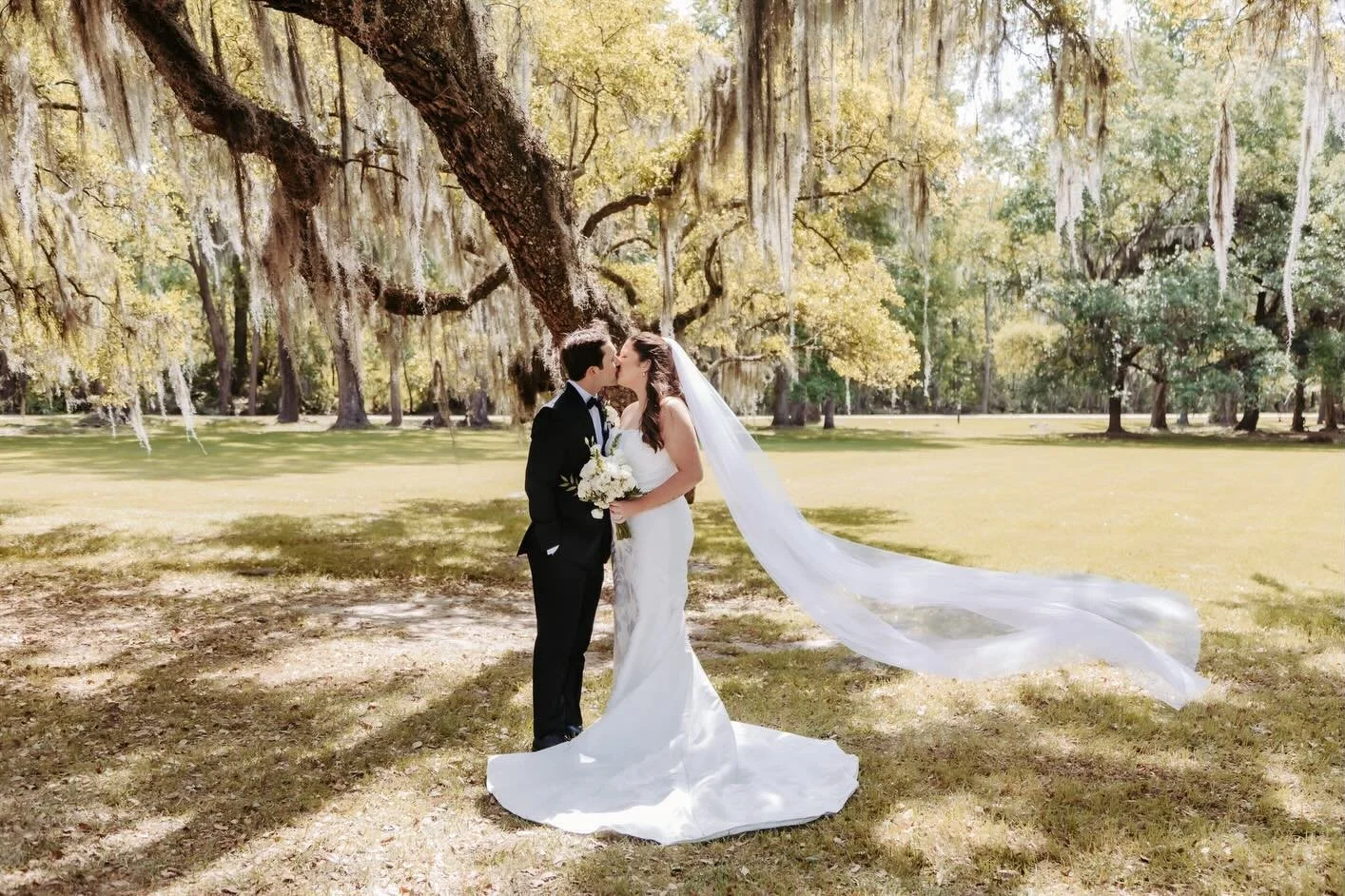 Such a beautiful day for a beautiful couple to celebrate their love 🤍

@magnoliaplantation @reynoldstreasures