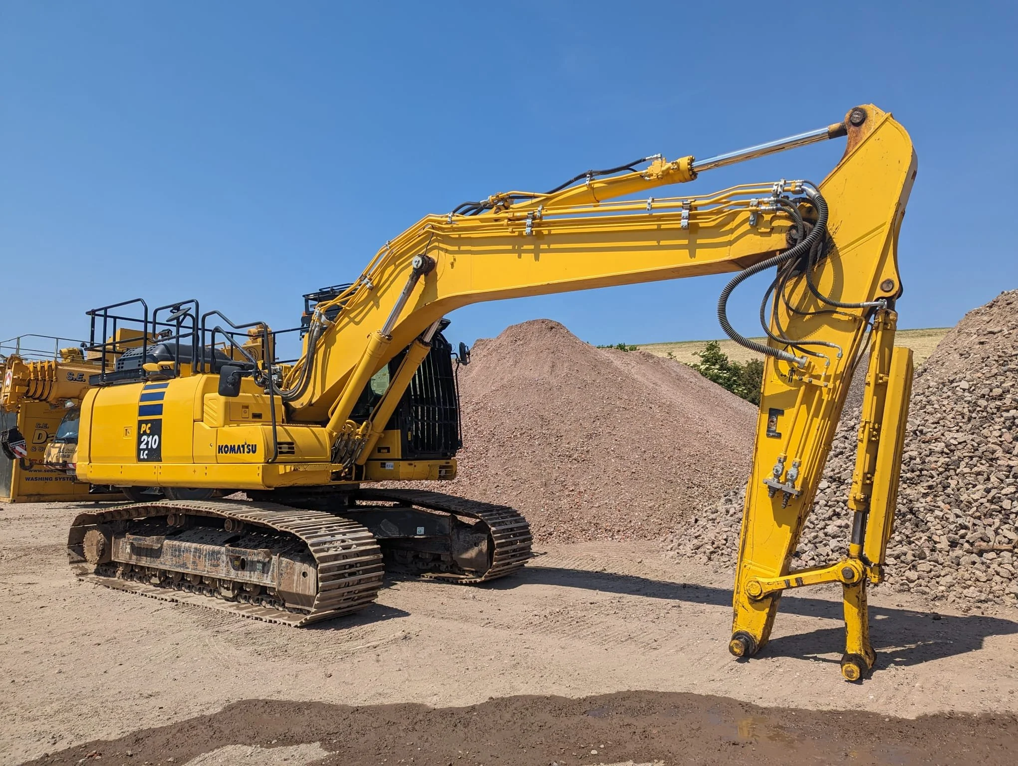 PC210LC-11 *SOLD* — MC Machinery