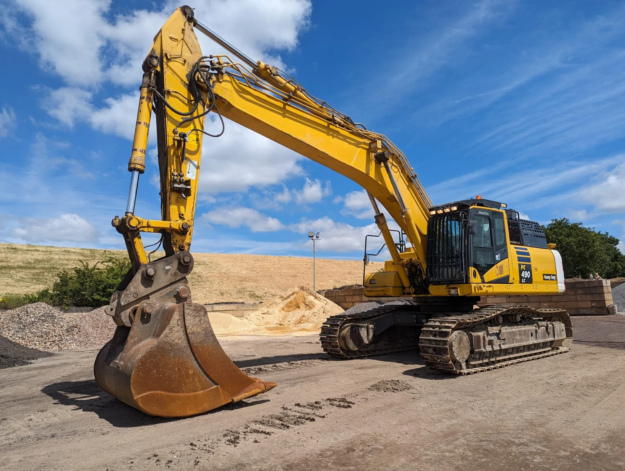 PC490LC-11 *SOLD* — MC Machinery