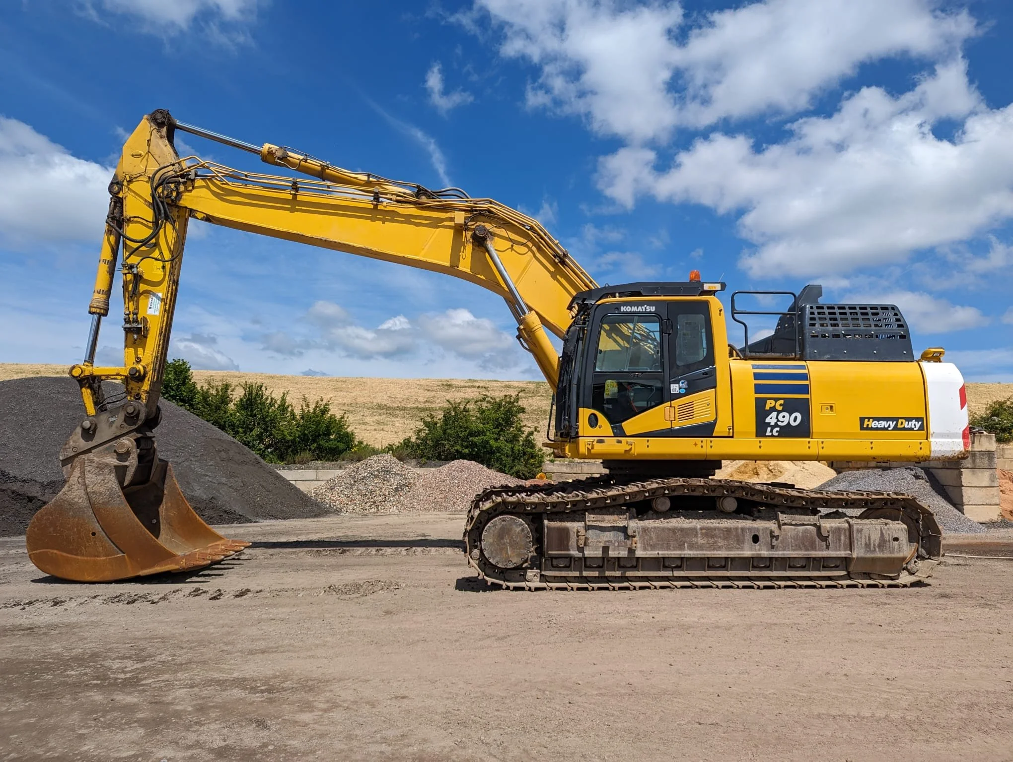 PC490LC-11 *SOLD* — MC Machinery