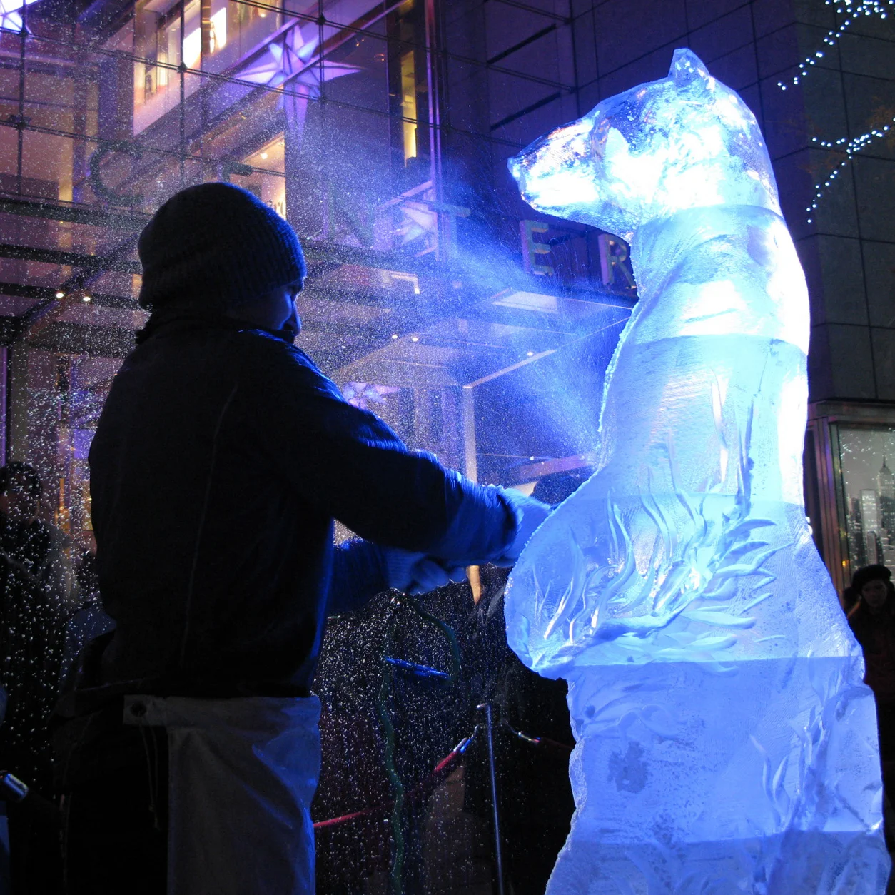 <p><strong>LIVE CARVING</strong><i>View</i></p>