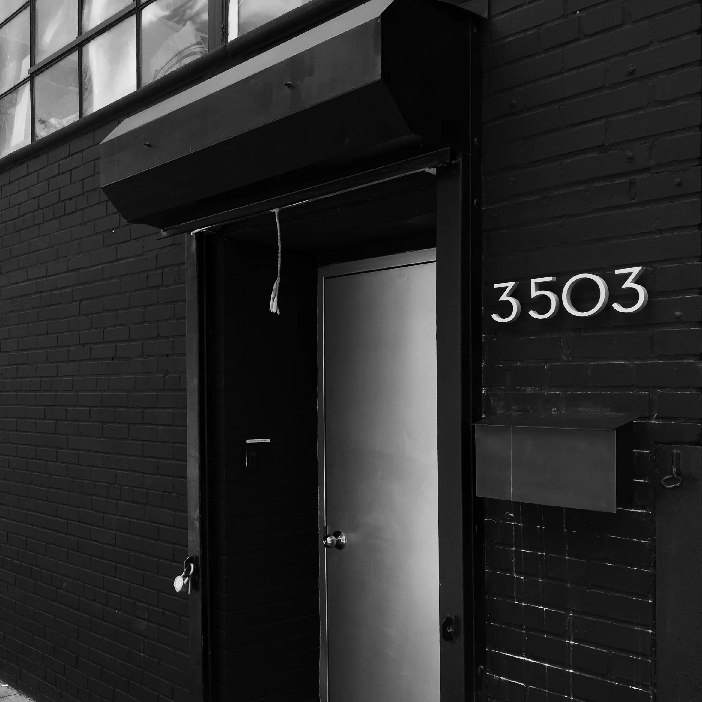 <p><strong>IN STUDIO</strong><i>View</i></p>