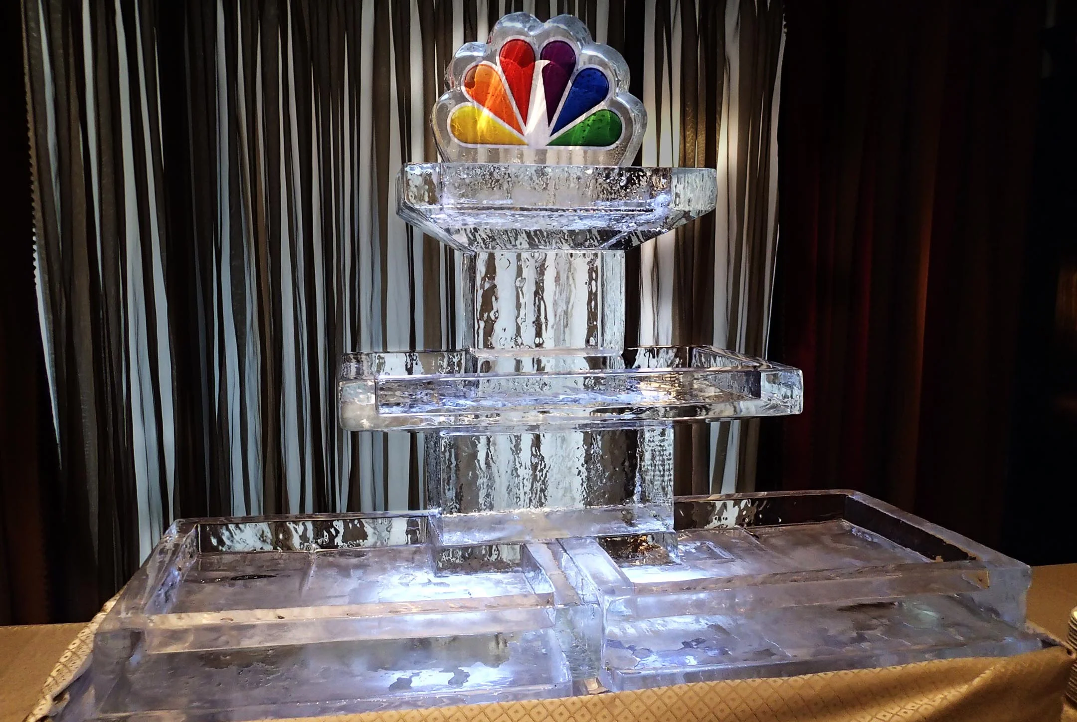Tier Cascade Raw Bar with Logo Top Piece (NBC)