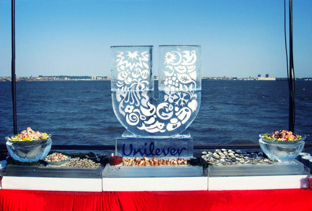 U Logo Raw Bar
