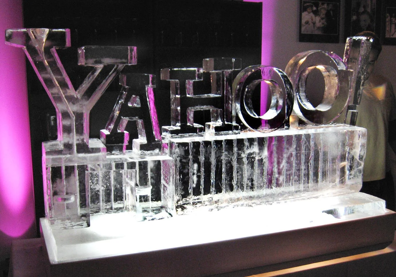 Yahoo Logo Luge