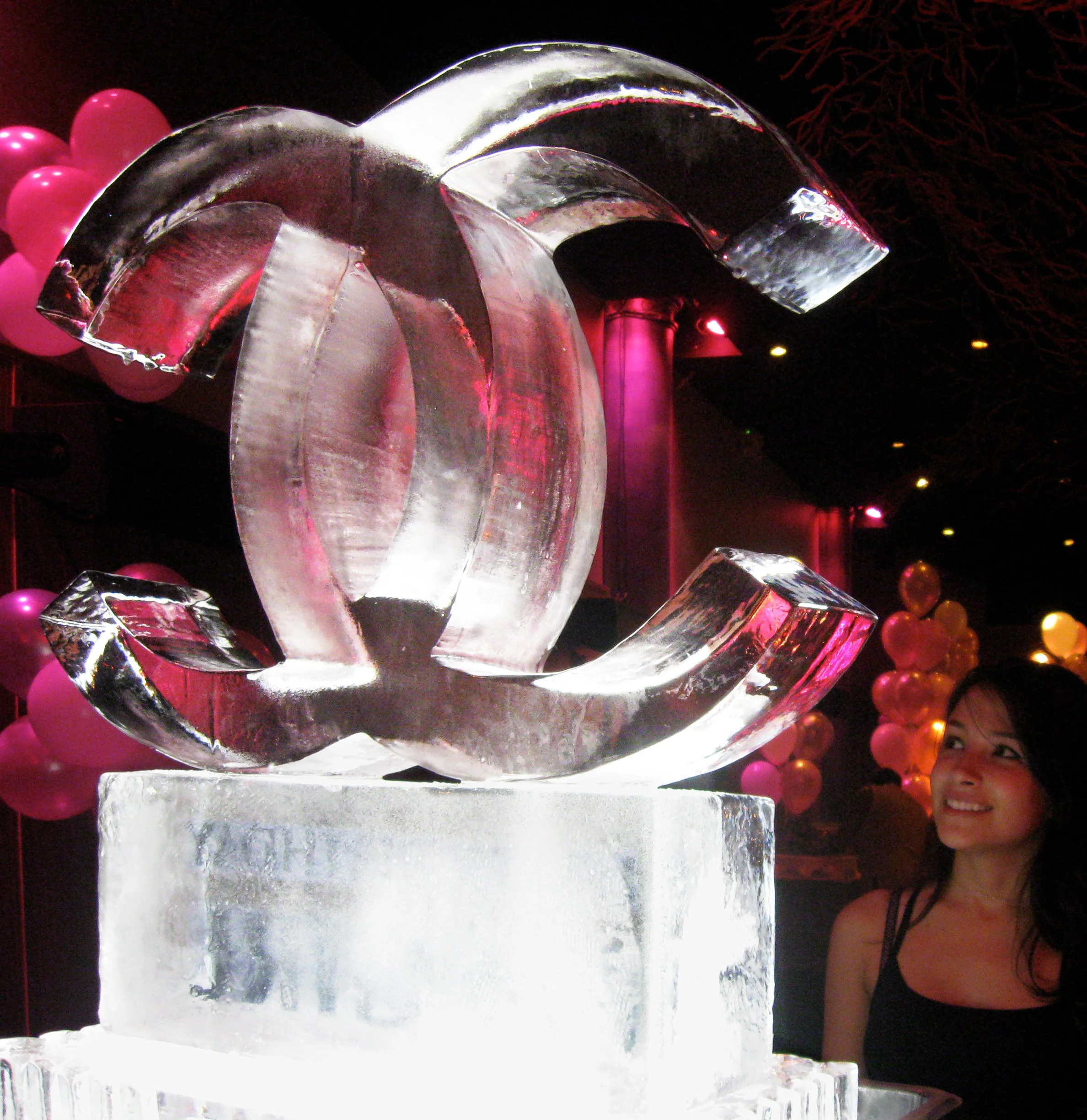 Chanel-Logo-Sculpture.jpg