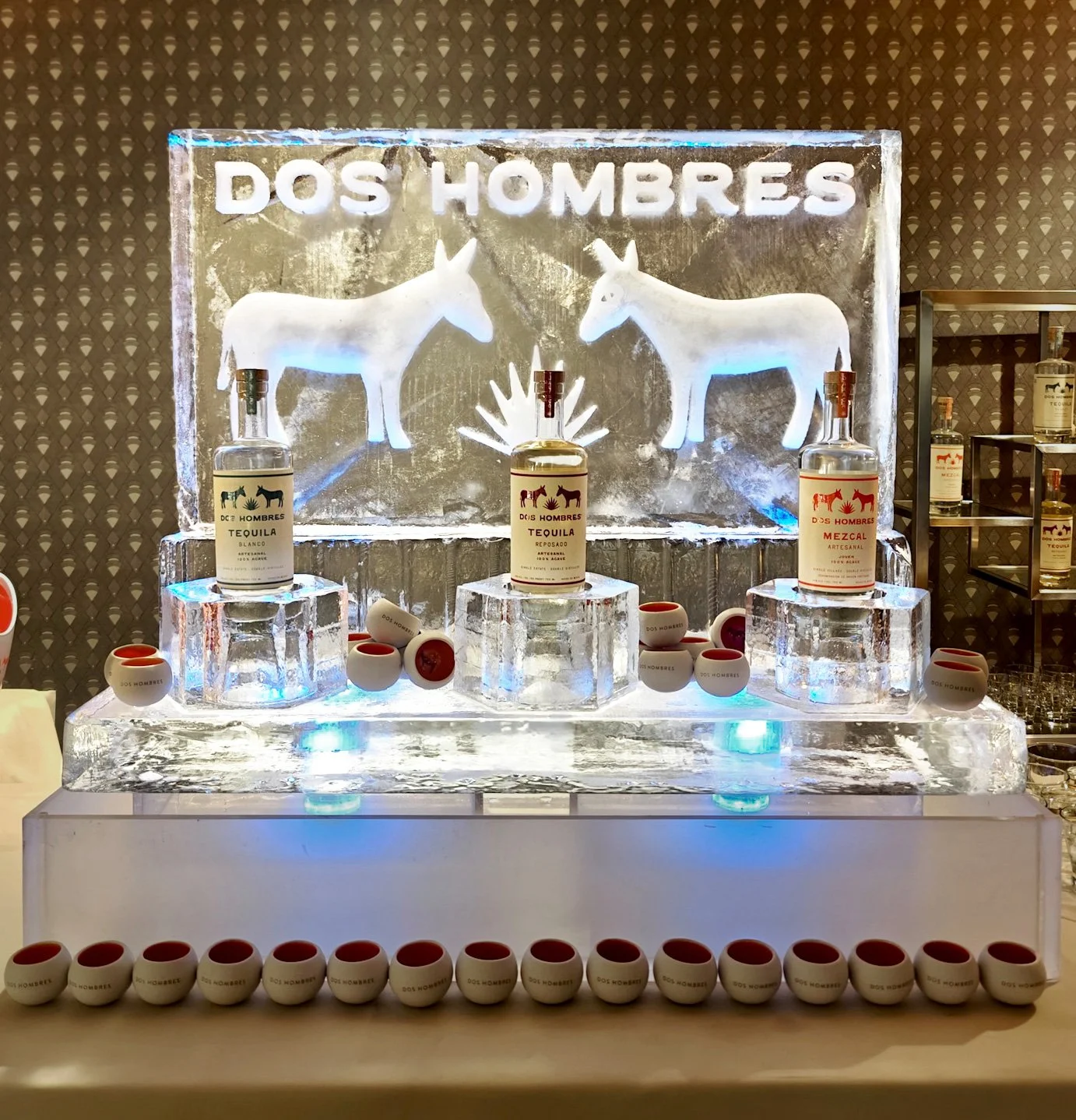 091326-Dos-hombres-logo-bottle-display.jpg