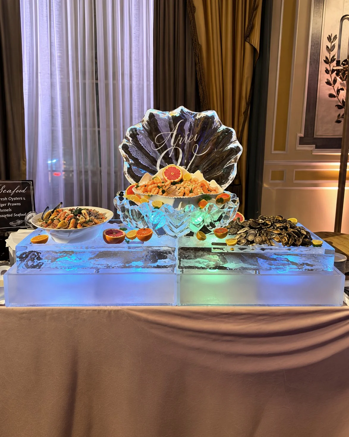 Giant-Clam-raw-bar-food-display-animal-figure-logos.jpg