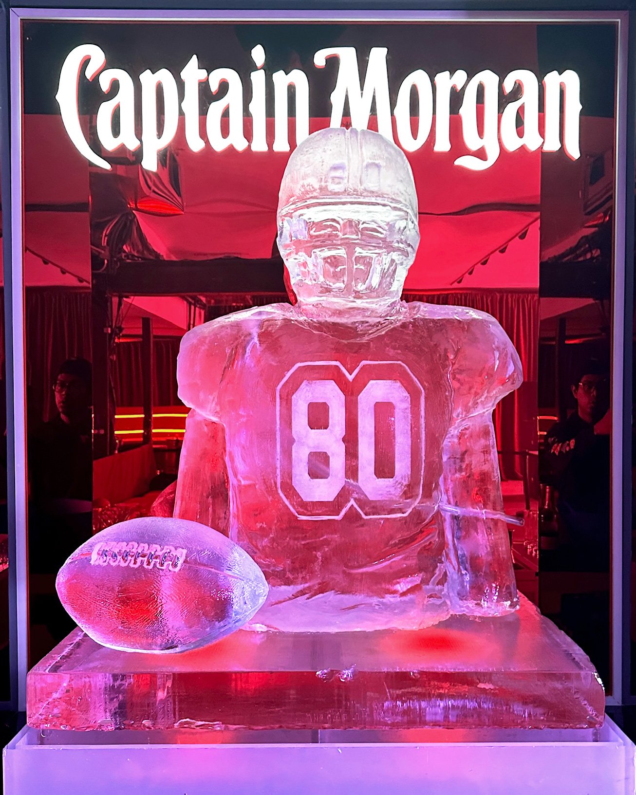 111723-3d-portrait-torso-luge-football-Victor-Cruz-2.jpg