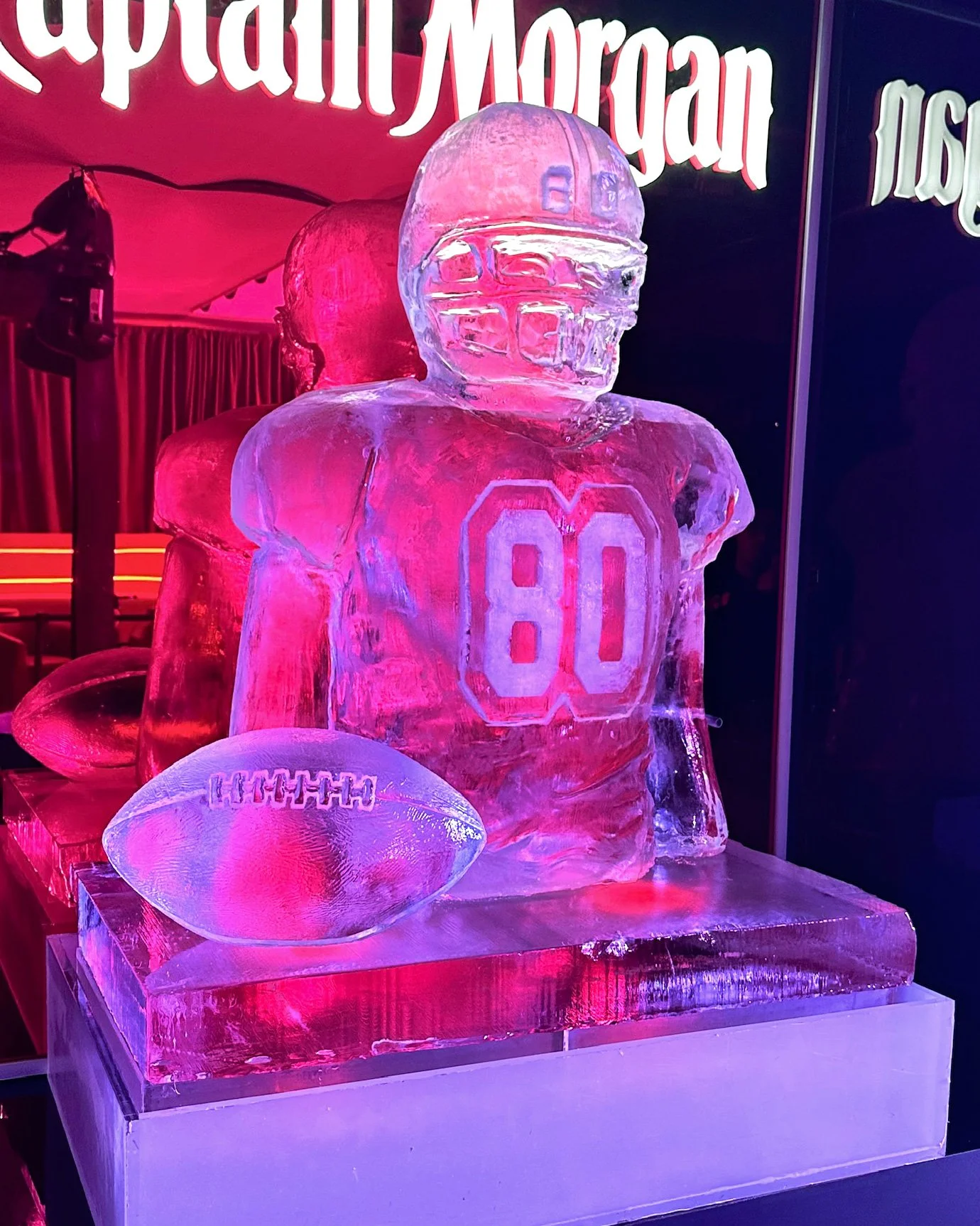 111723-3d-portrait-torso-luge-football-Victor-Cruz.jpg