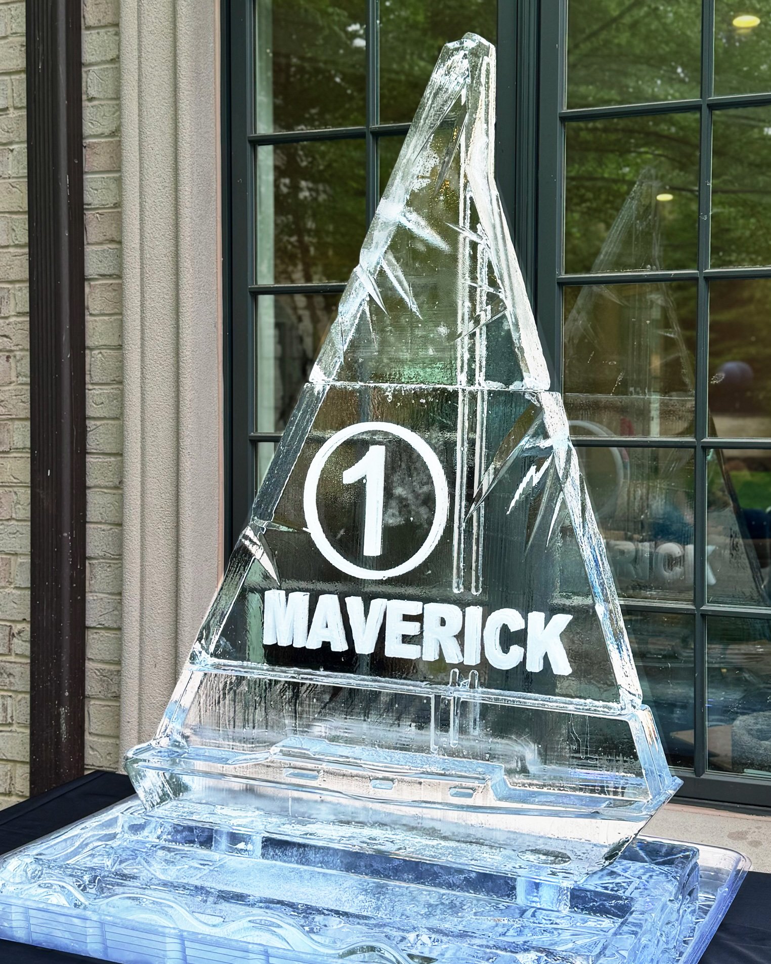 061525-sailboat-yacht-snowfill-logo-rawbar—Maverick.jpg
