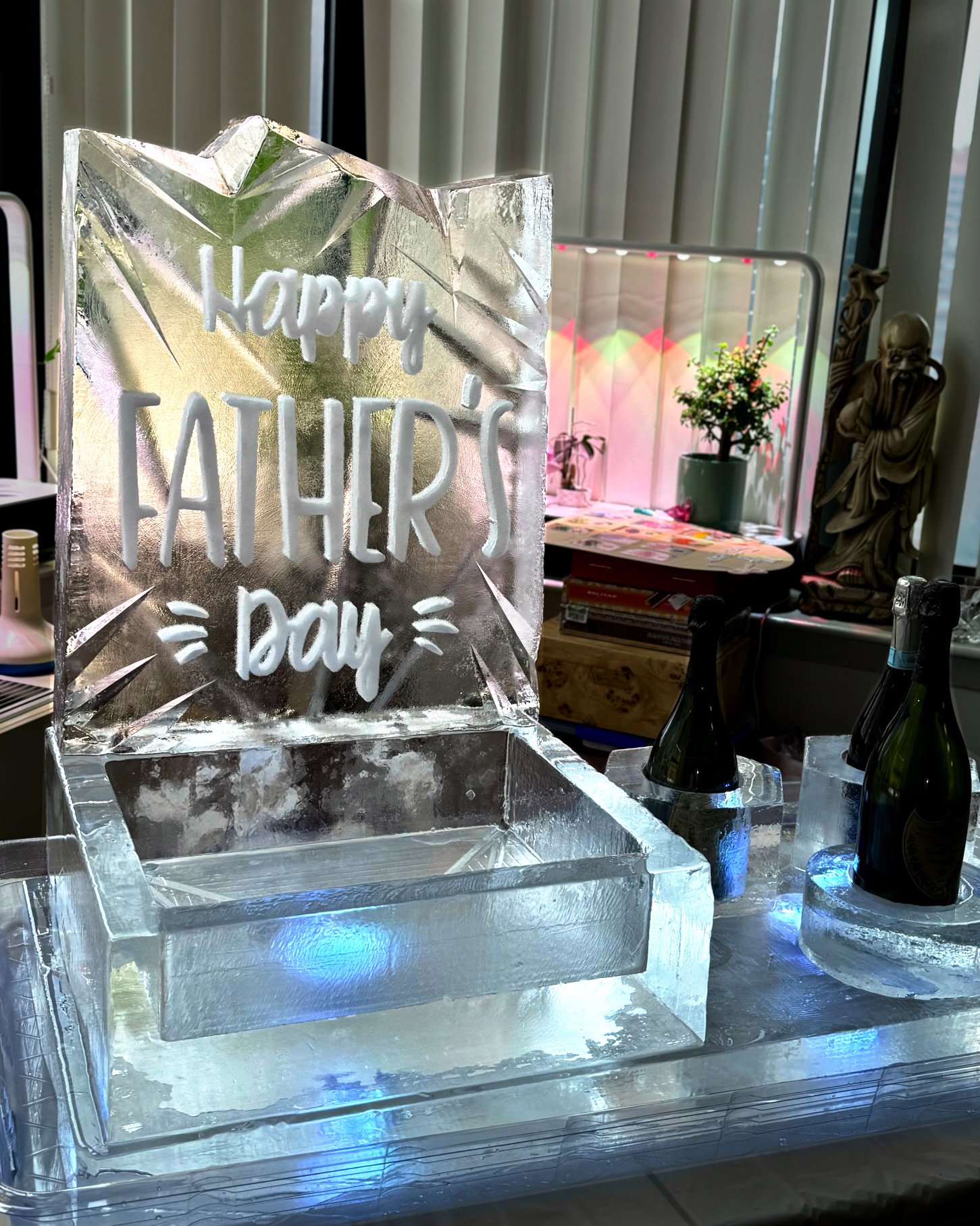 061525-happy-fathers-day-logo-chiller-base-bottle-display.jpg