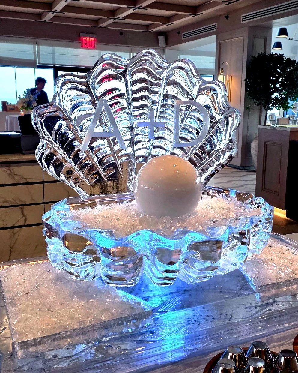 092626-Giant-clam-rawbar-white-pearl.jpg