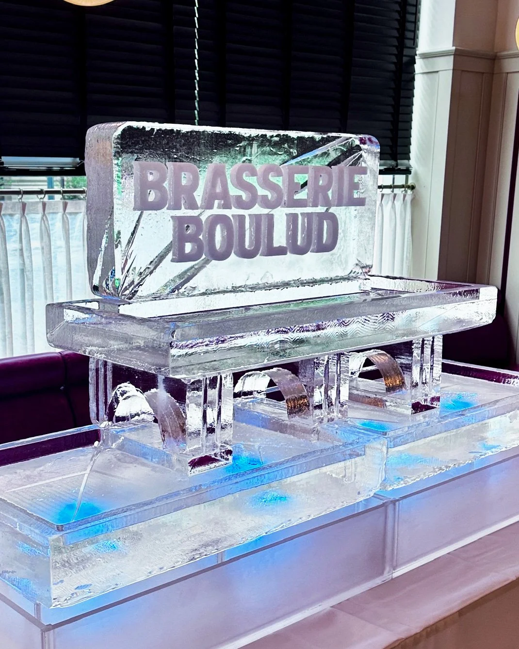 092926-brasserie-boulud-2tier-bridge-rawbar.jpg