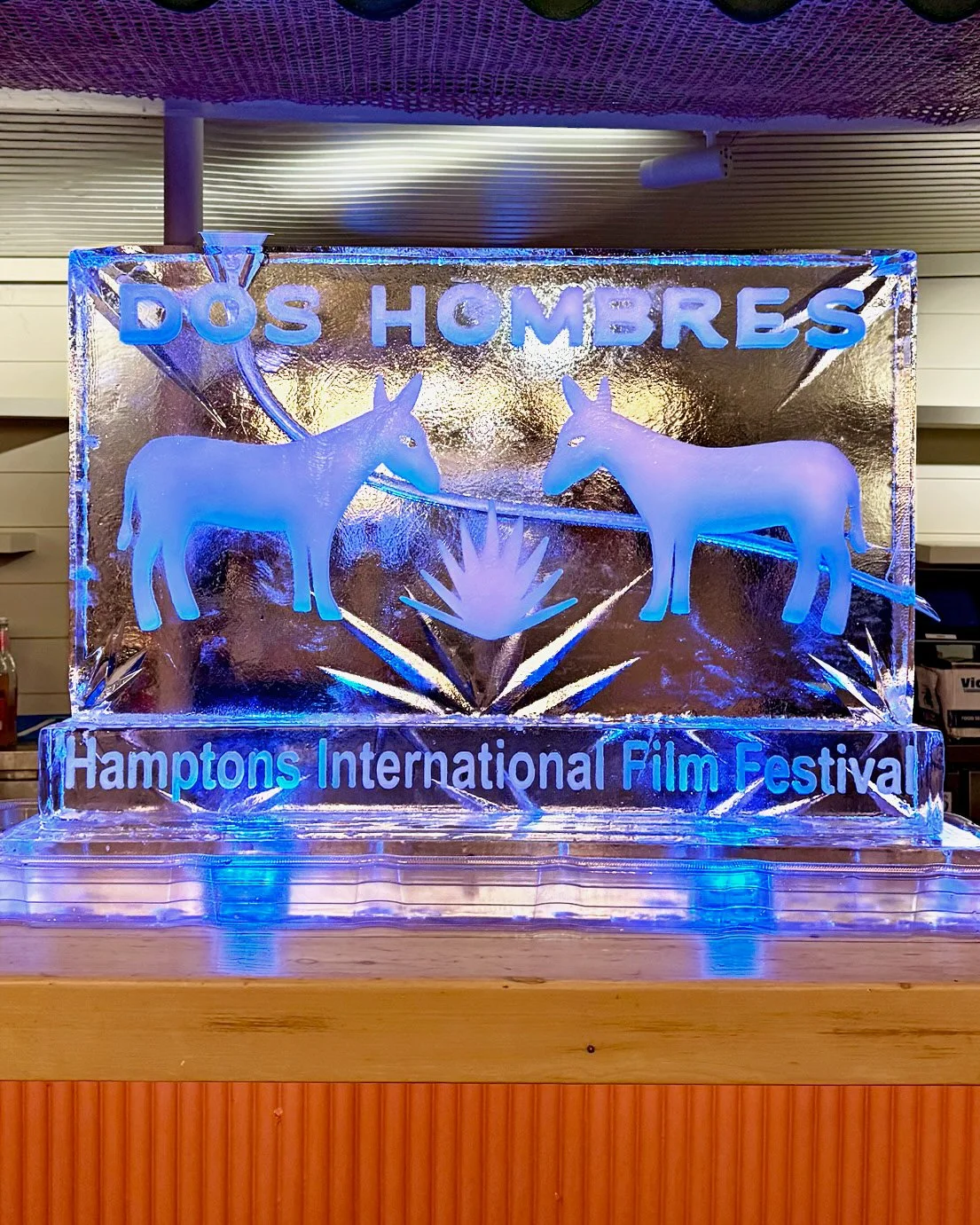 101026-dos-hombres-logo-luge.jpg
