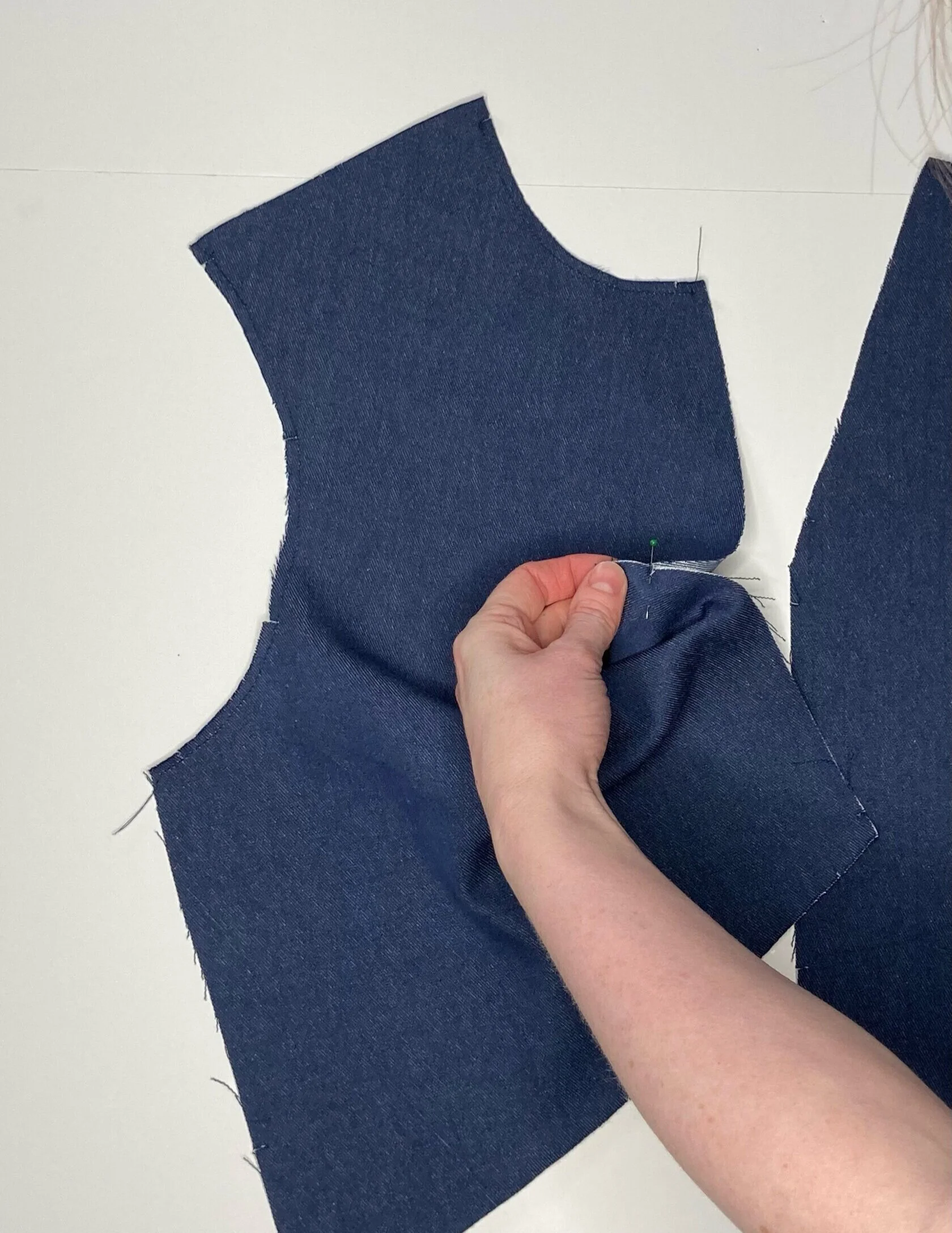 match notches on the centre-front edge