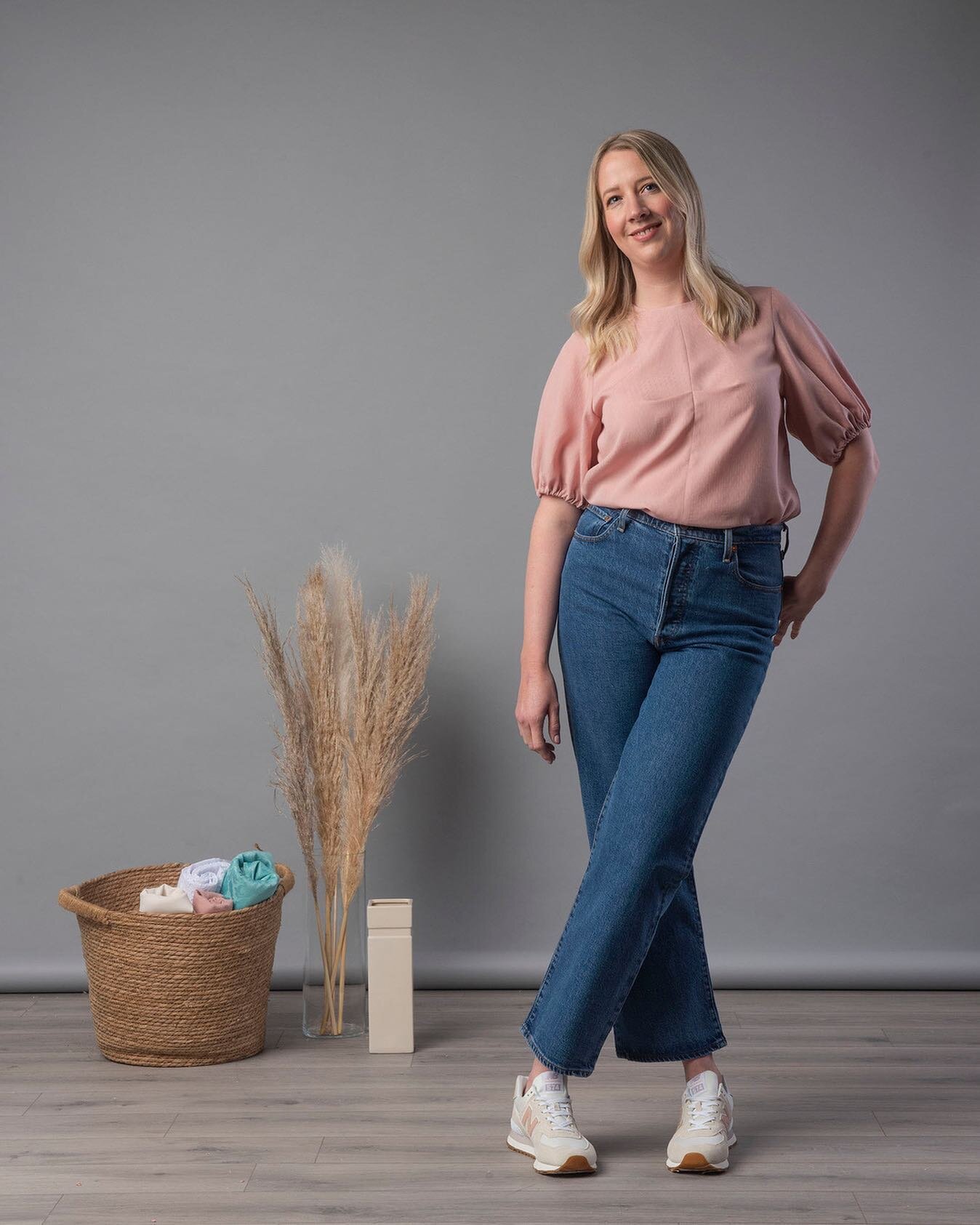 I N G R I D ✨
Our new  wardrobe staple, love an Ingrid top tucked into jeans 
⠀⠀⠀⠀⠀⠀⠀⠀⠀
Photography @kirstyandersonphoto
Make up @fionapark.mua
Model @little.rosy.cheeks
⠀⠀⠀⠀⠀⠀⠀⠀⠀
#hhIngrid #HandMadeWardrobe #ISewMyOwnClothes #IndiePatterns #PatternM