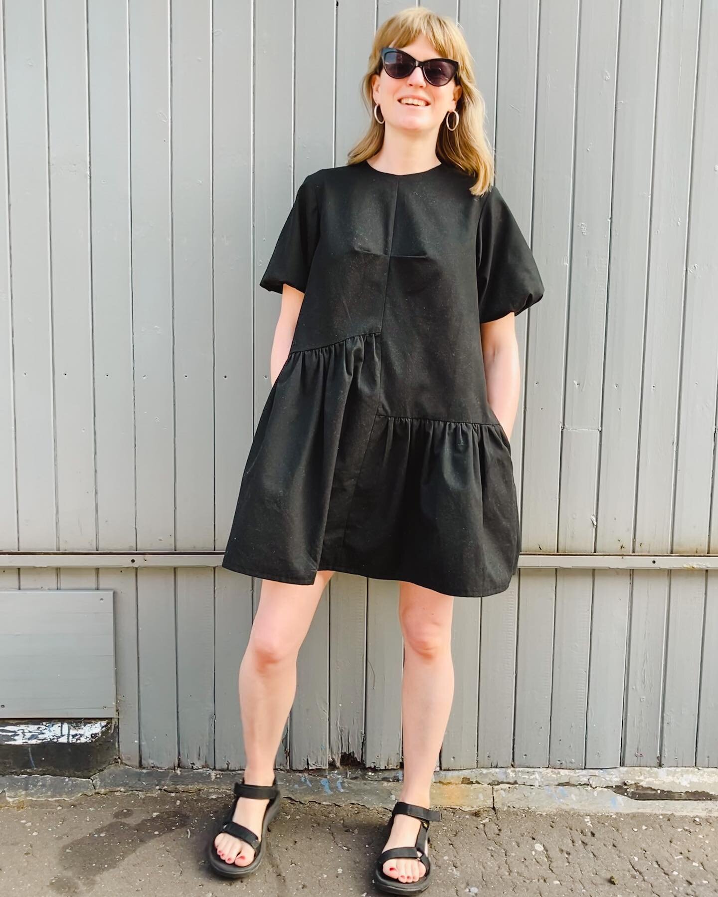 Summer in Scotland ✨
⠀⠀⠀⠀⠀⠀⠀⠀⠀
My little black Ingrid has been getting lots of wear this week. This one is sewn in a mid-weight brushed cotton, and is dreamy to wear in this heat 
Nic x
⠀⠀⠀⠀⠀⠀⠀⠀⠀
#hhIngrid #HandMadeWardrobe #ISewMyOwnClothes #indiePa