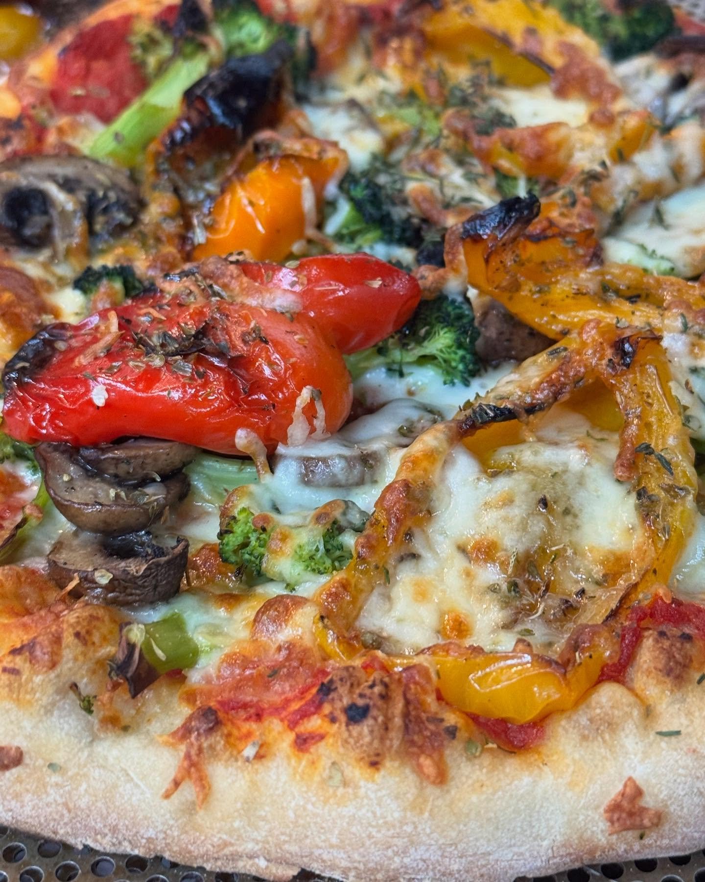 (EVEN MORE) PIZZA! 

We have still have some of our grilled pizza/flatbreads available - Swipe to see a picture of our pepperoni variety! 

Open today until 5pm! 
#robsgoodfood #tophampark #parkviewhills #easttoronto #eastyork #torontolocalbusiness #