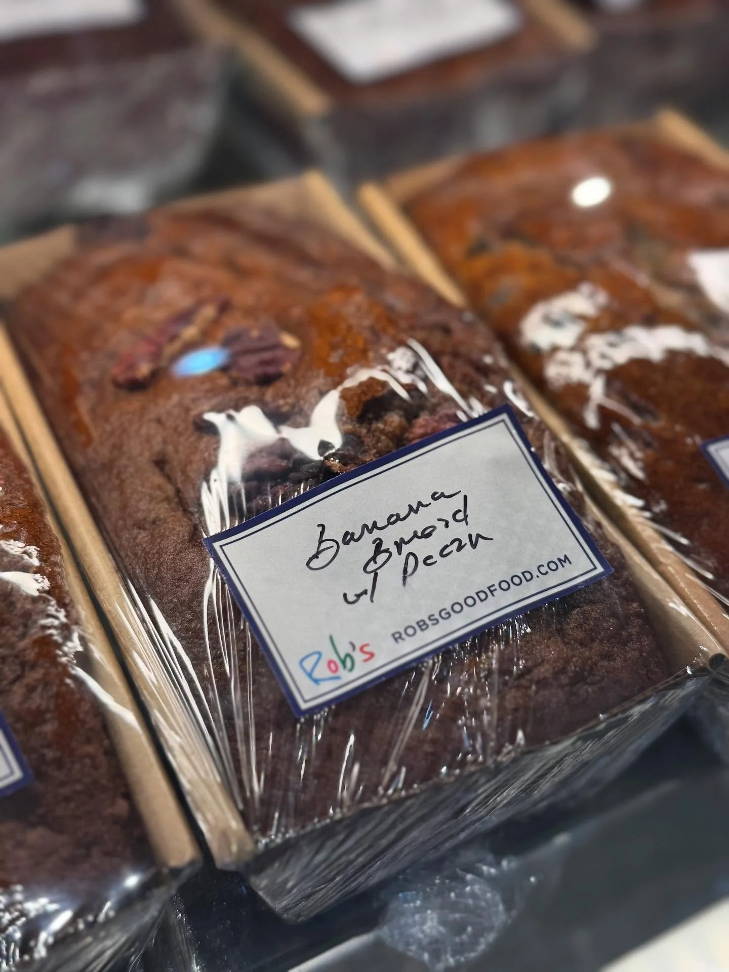 Try our in-house banana bread! Pictured is Classic Banana Bread with Pecans and swipe to see our Classic Banana Bread with Pecans and Blueberries! 🫐🫐🫐

Open today until 5pm! 
#robsgoodfood #tophampark #parkviewhills #easttoronto #eastyork #toronto
