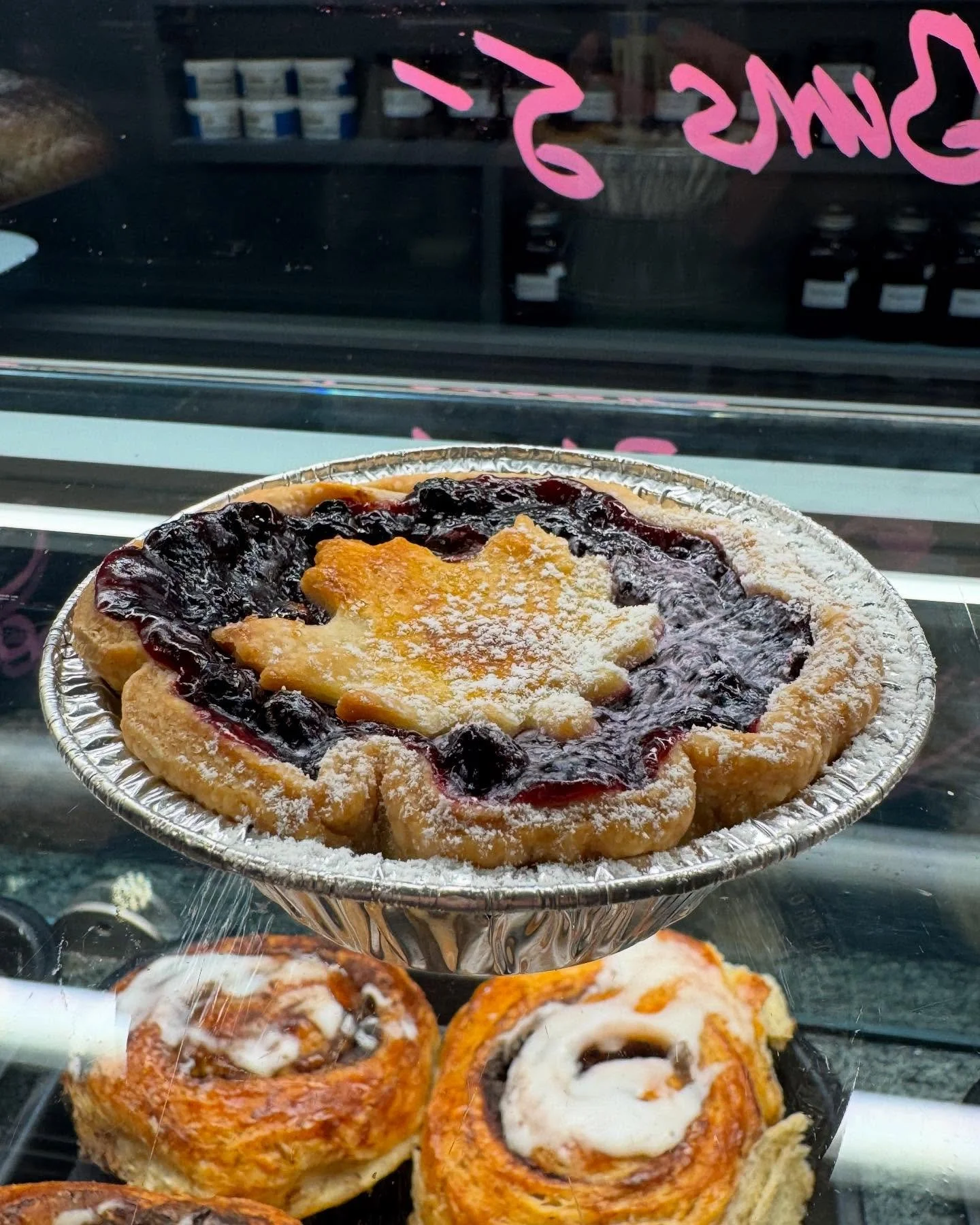 In honour of yesterday&rsquo;s pi day - We have many mini pies aka tarts for you to pick from! 🥧 

Pictured here is our Wild Blueberry! 🫐 

Open today until 5pm! 
#robsgoodfood #tophampark #parkviewhills #easttoronto #eastyork #torontolocalbusiness