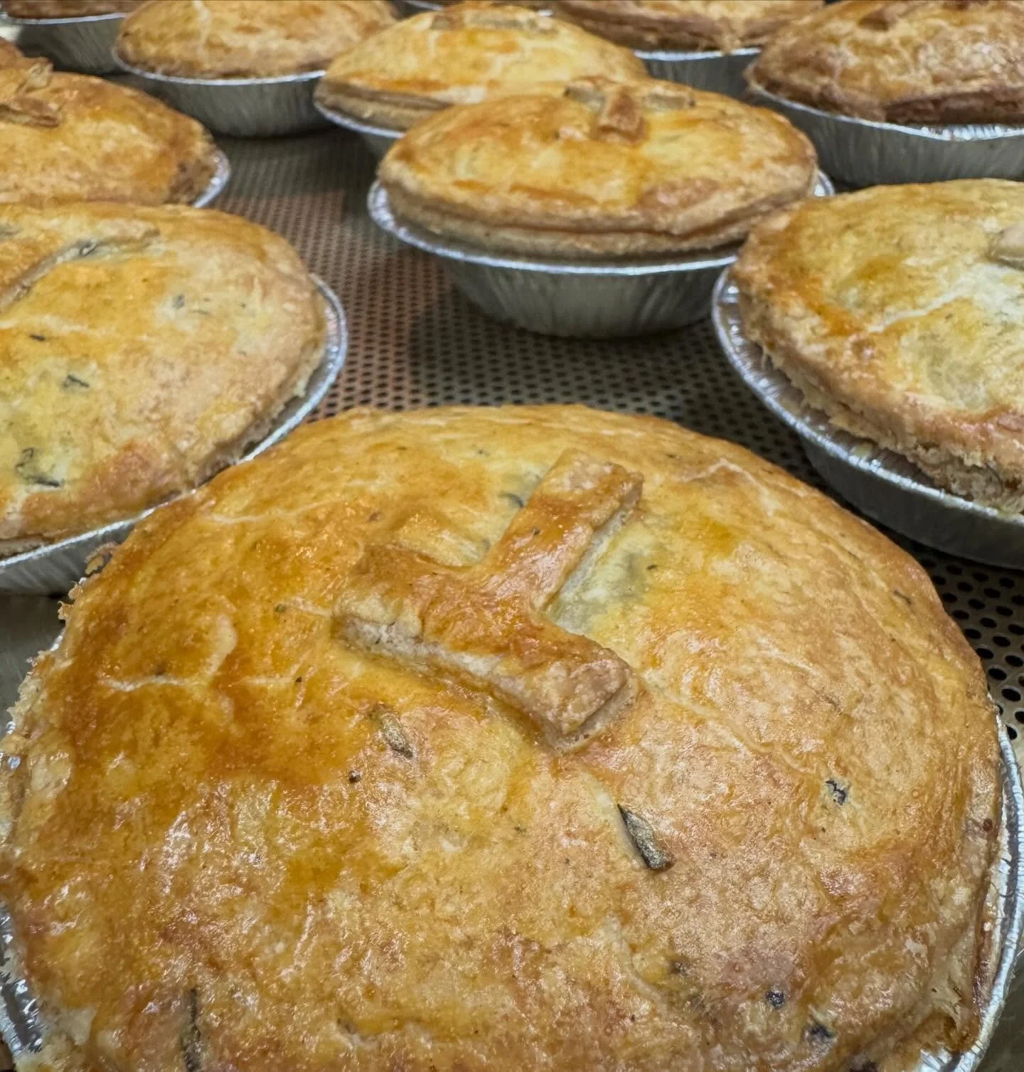 Treat yourself to one of our classic Tourti&egrave;re pies - A perfect meal choice for this dreary weather! Enjoy as-is or with a side of gravy or cranberry sauce - Available now at Rob&rsquo;s Good Food! 🥧 🥧 🥧 

Open today until 5pm!
#tophampark 