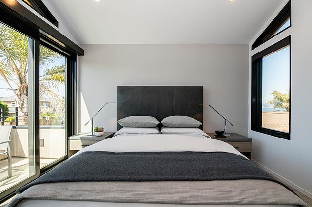 Symmetry, balance and proportion. Principles of Design. @chantalmartindesign .
.
.
.
.
#bayareadesign #coastalliving #chantalmartindesign #balanceandsymmetry #principlesofdesign #leatherfurniture #rhfurniture #shadesofgrey #modernarchitecture