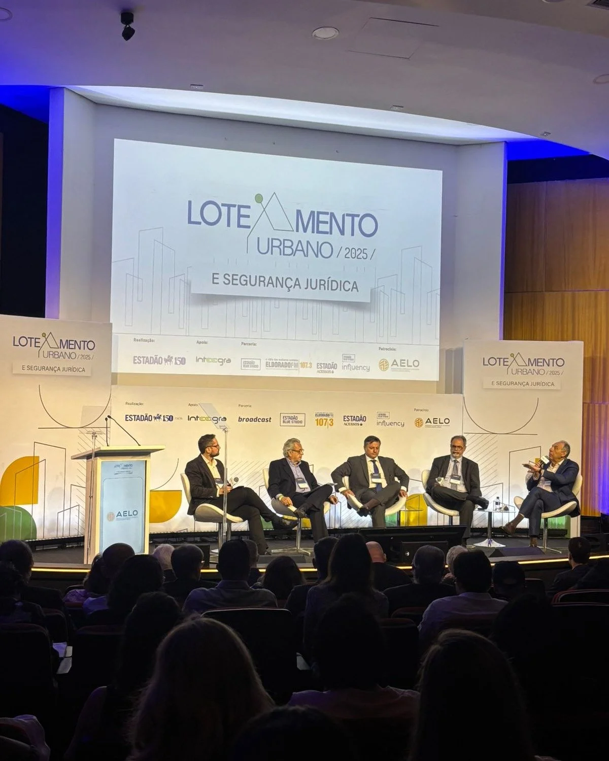 @yannis_junior e @beto.stucchi , s&oacute;cios da @vistadesenvolvimento marcam presen&ccedil;a no F&oacute;rum do Estad&atilde;o - Loteamento Urbano 2025, que trata do tema &quot;Do lote ao lar: como o setor de
loteamentos constr&oacute;i a vida das 