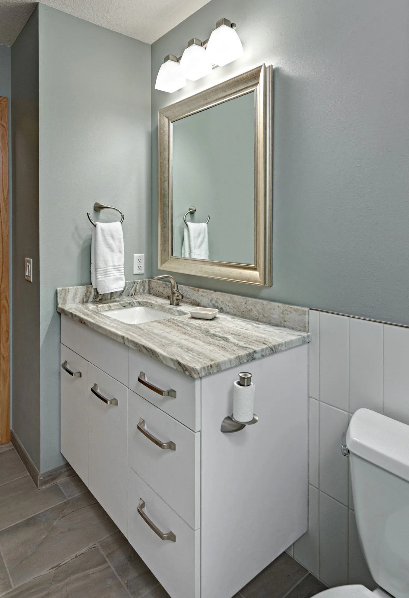 Conover,-bathrm,-vanity.jpg