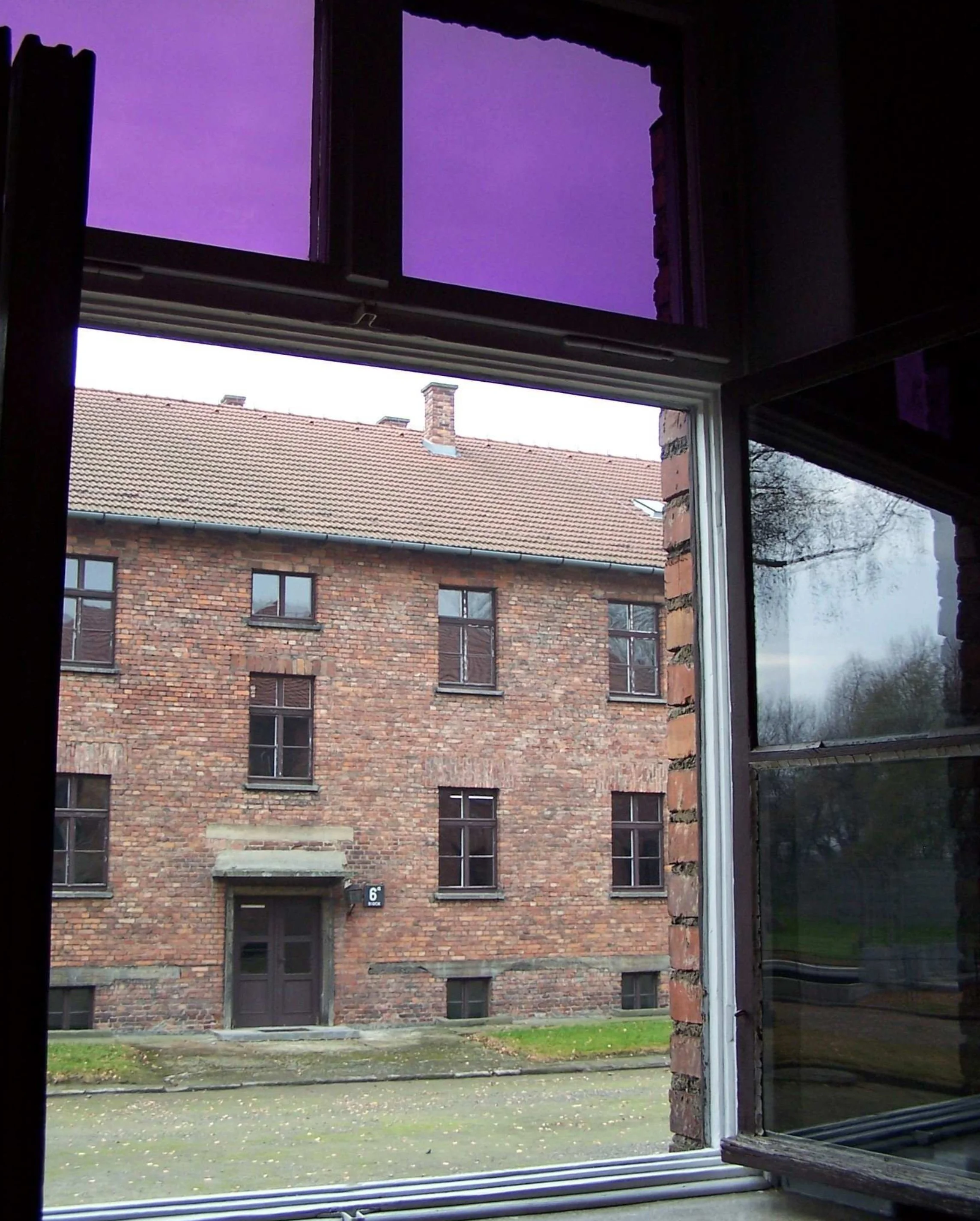 06 Mengele's work station.jpg