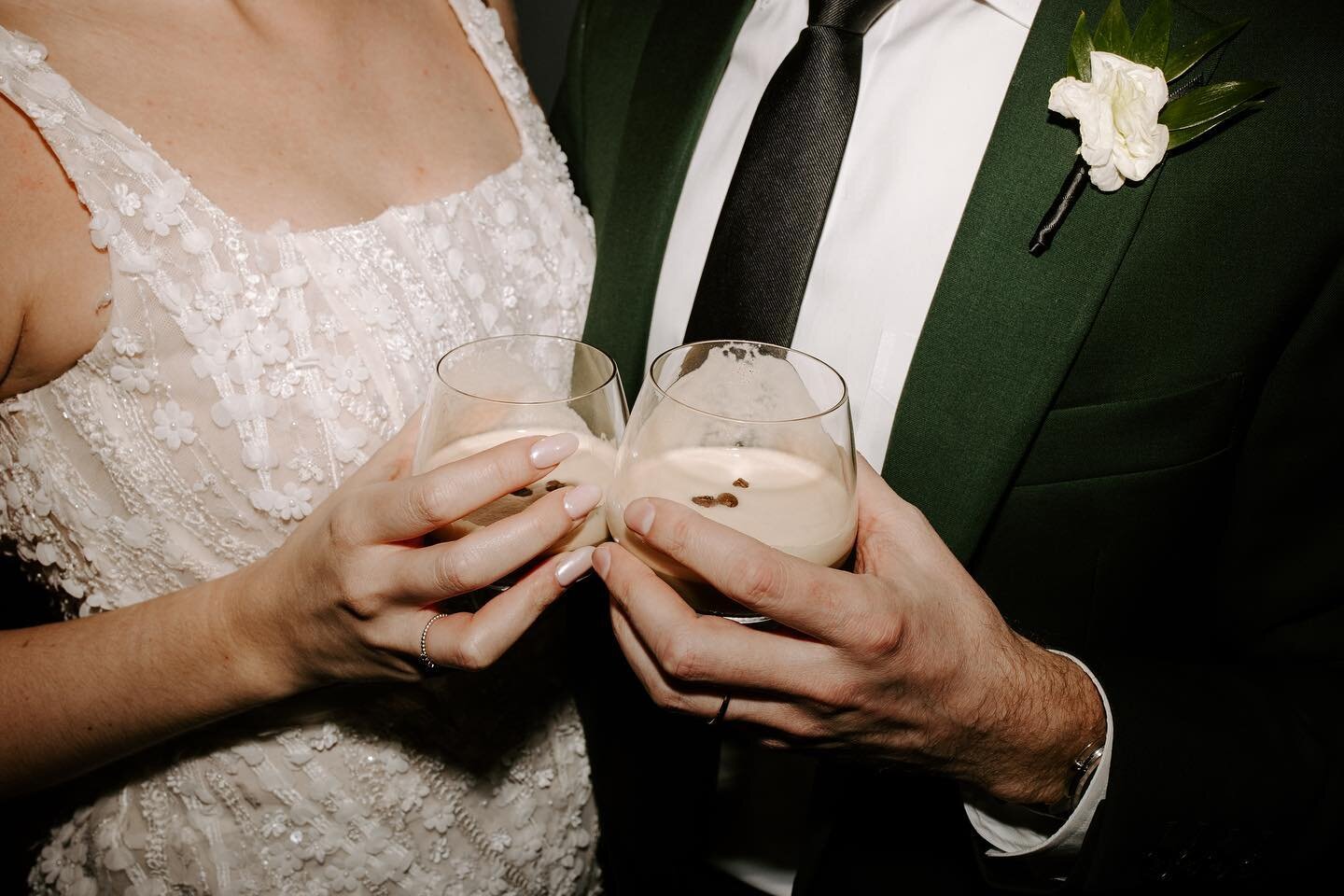 Elevate your wedding with our espresso martini! Cheers to health, wealth, and happiness! 

📷: @kerricarlquist