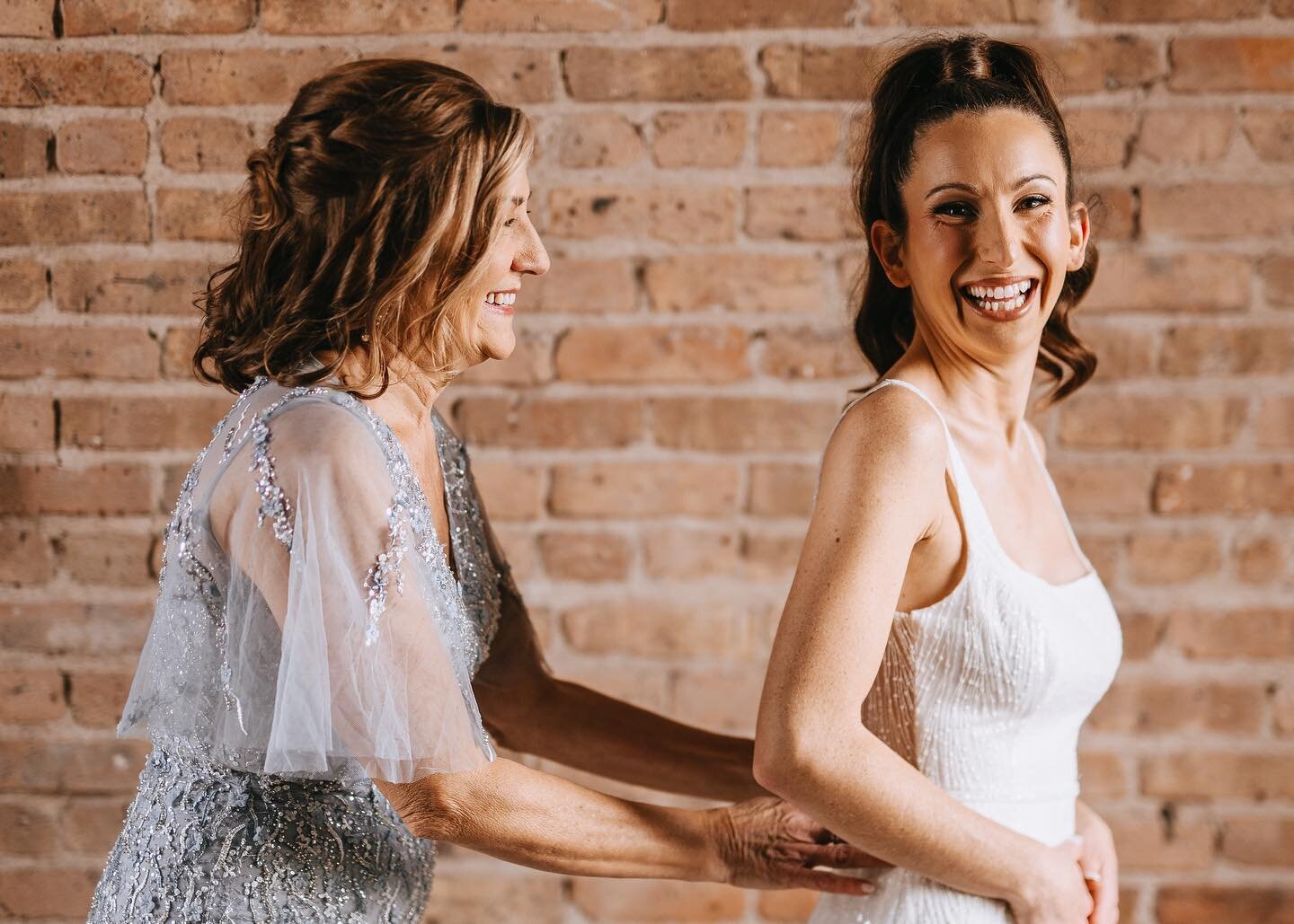 A mothers love is boundless and unconditional. 
Happy Mother&rsquo;s Day weekend! 🌻💛

📷: @maddieblechaphoto 
💄: @threeonetwobridal