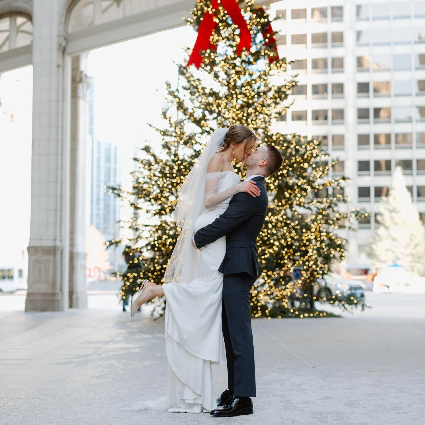 Sprinkling a little extra holiday cheer wherever we go 🎄✨ May your days be merry, bright, and full of laughter!

📷: @stephanie_lang_photography_ 
💐: @thelocalpetaler 
💄: @elleartistryllc 
📋: @kalilaharris @walden_ally @_brismtz
