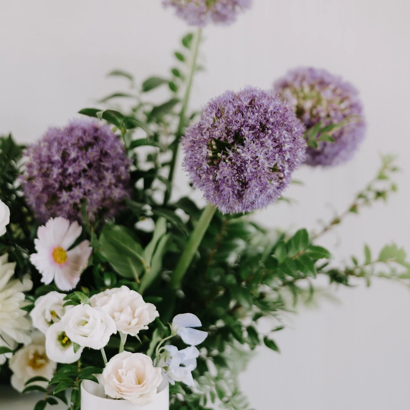 Thoughtful design lives in the details. 

📷: @klvweddings 
🎥: @wholeheartvideo 
💐: @thistleandplume 
✨: @mdmentertainmentchicago 
🎤: @best.life.entertainment 
@rgmlentertain 
🍰: @bittersweetpastryshop @ladymcakes 
💄: @alyssadianamakeup @eleganc
