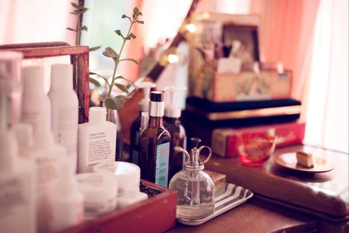 HOLIDAY HAIR STUDIO