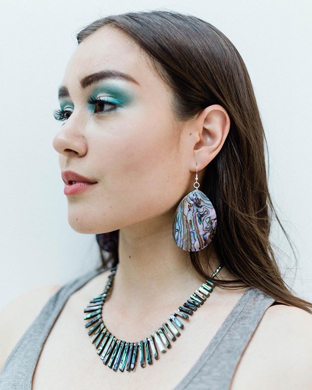 One of our first photoshoots for Native Diamonds was with my radiant cousin Kathalina. Having family involved in my Jewelry Company is what keeps me inspired and motivated ✨💎✨