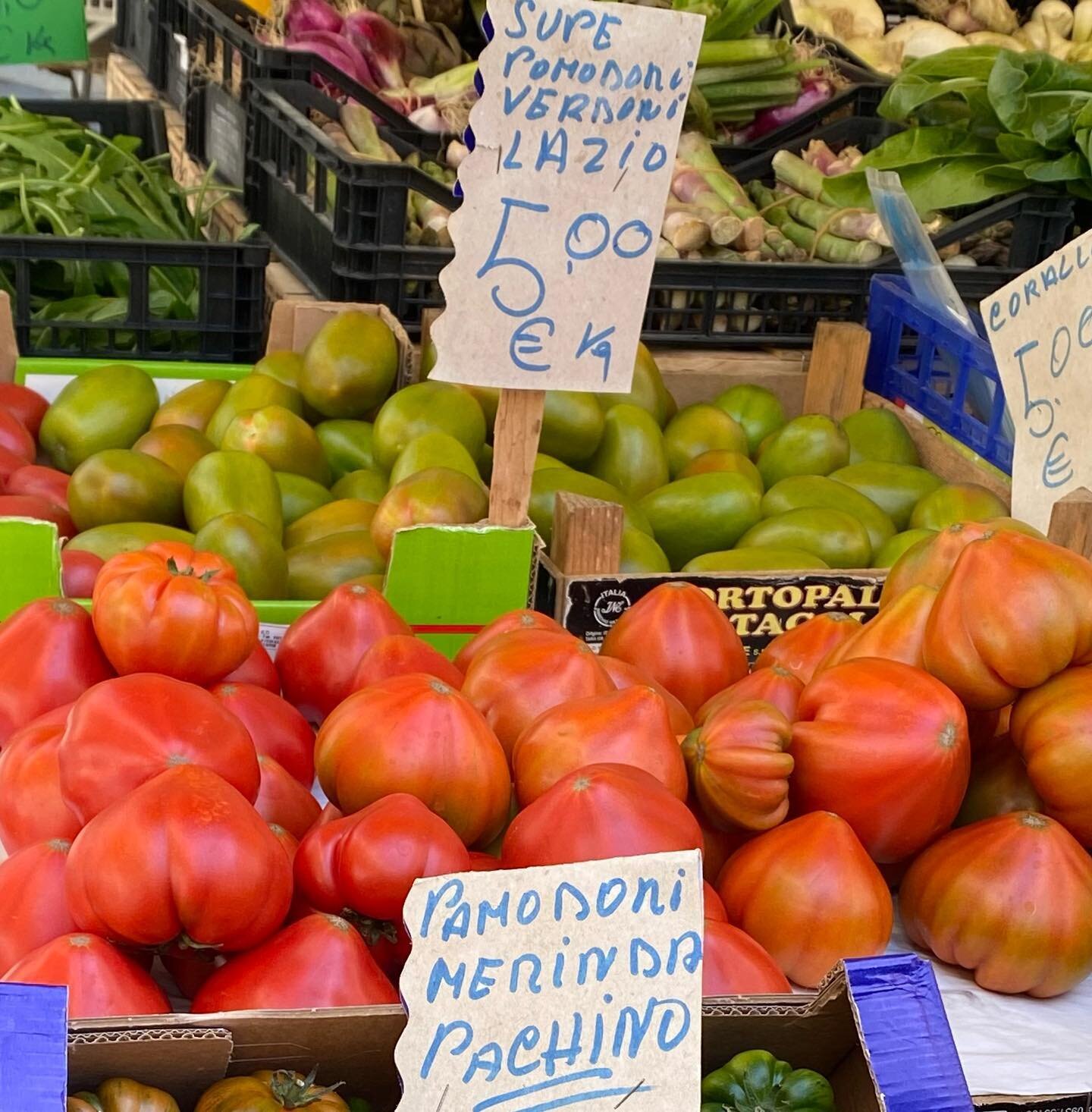 I ❤️ Italy!  I&rsquo;m happily traveling throughout several regions seeking out the food and gardening traditions that shaped our Italian American gardening heritage. 

There&rsquo;s something amazing to see everywhere!  I wandered into this vegetabl