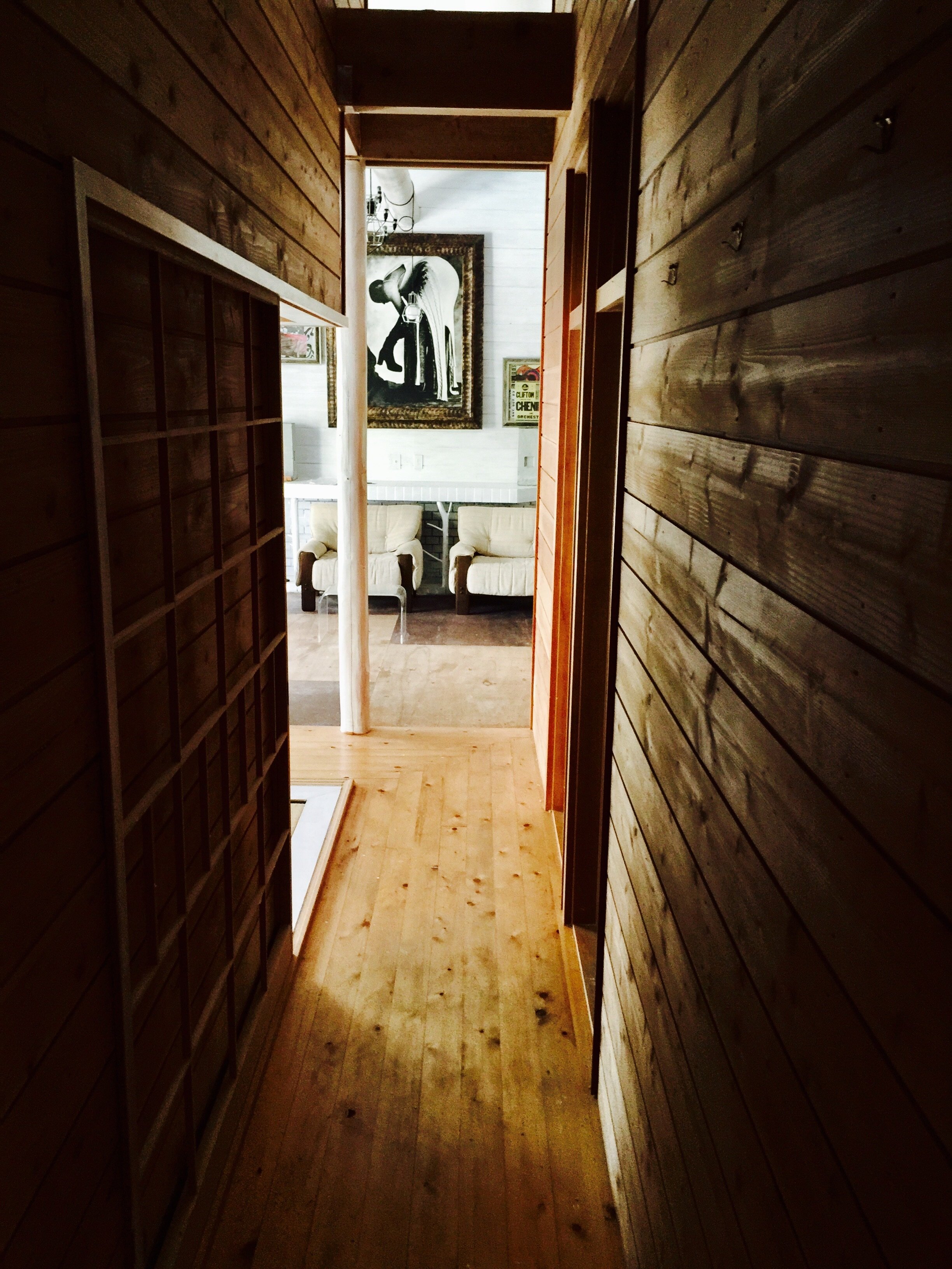The ARTHOUSE is nestled at the foot of Mt.Fuji ,surrounded by luscious forest and embodies the Tokyo Gent aesthetic of Art, nature & life.Come and stay at the ARTHOUSE or create at one of the TOKYO GENT’s workshops where we create contempora