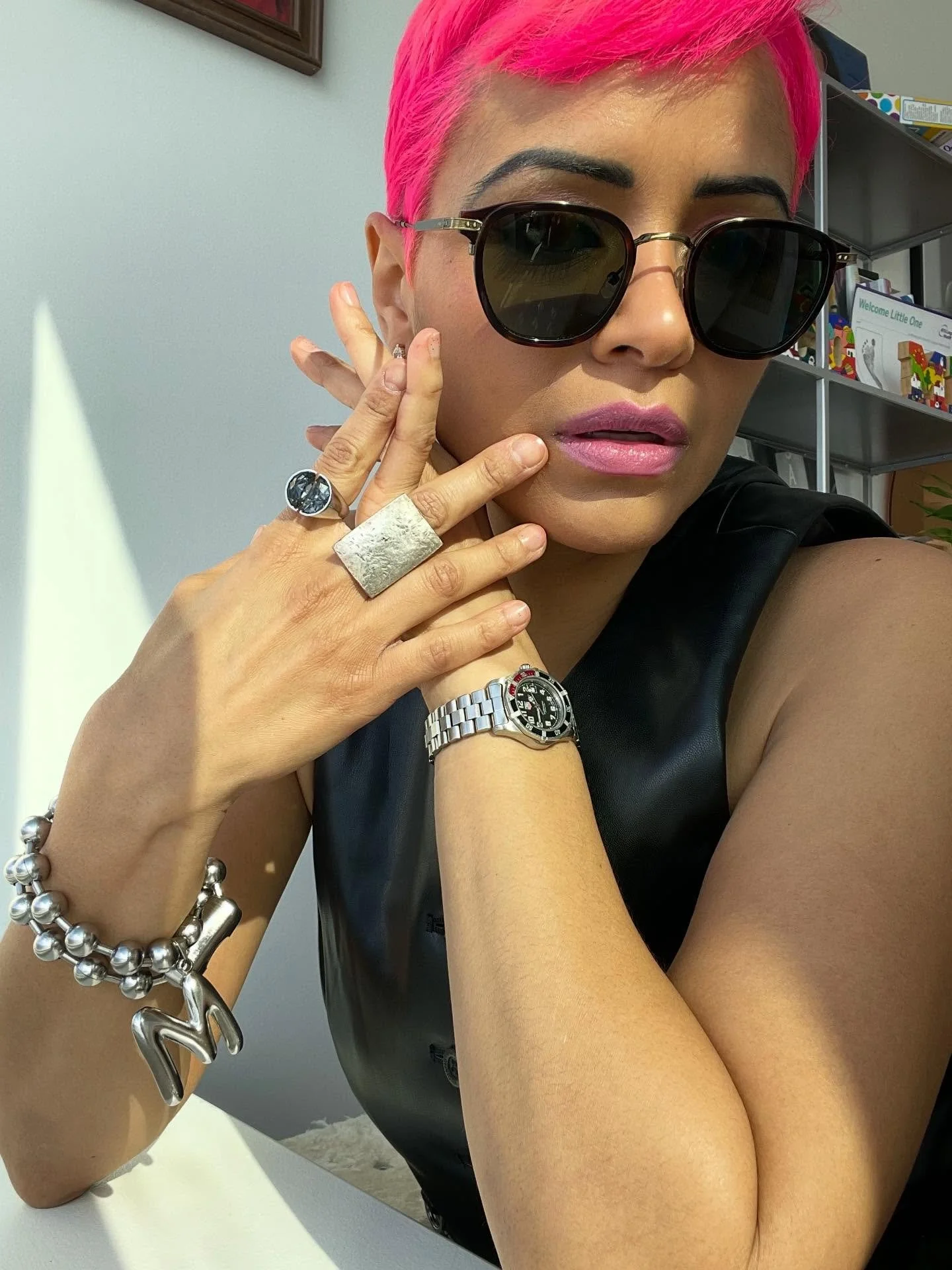 HAPPY BIRTHDAY TO ME🍸🎈
I&rsquo;m like, 30 something, mind ya negocios
♒️♒️♒️💓💓💓

Color + cut: Danielle @_hairgenius_ 
This pink is out of this solar system⭐️