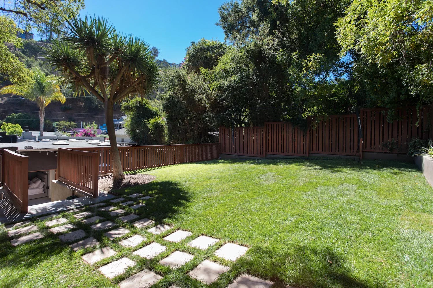 8855 Wonderland Ave - VirtuallyHereStudios.com-31.jpg