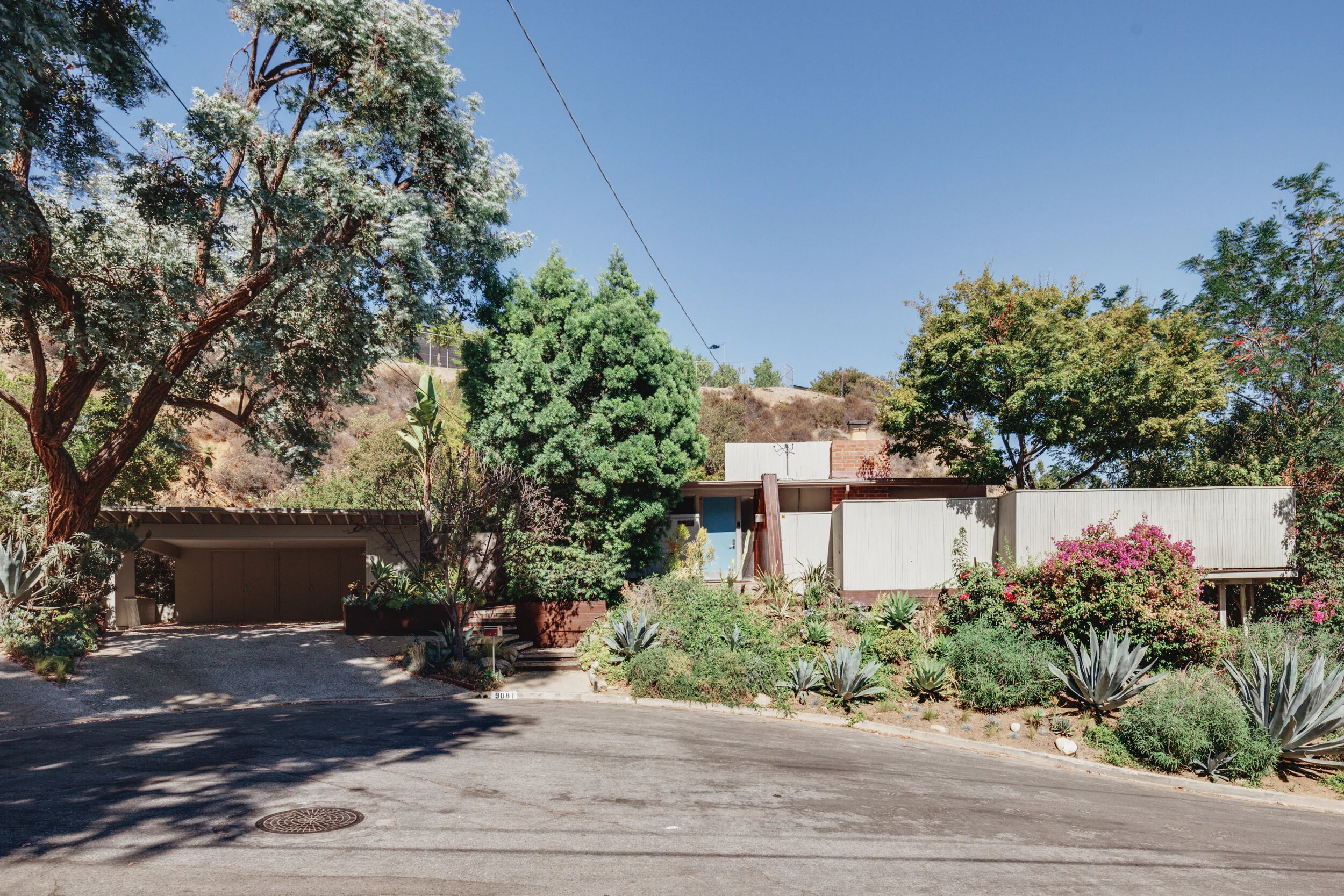 9081 Wonderland Park Avenue