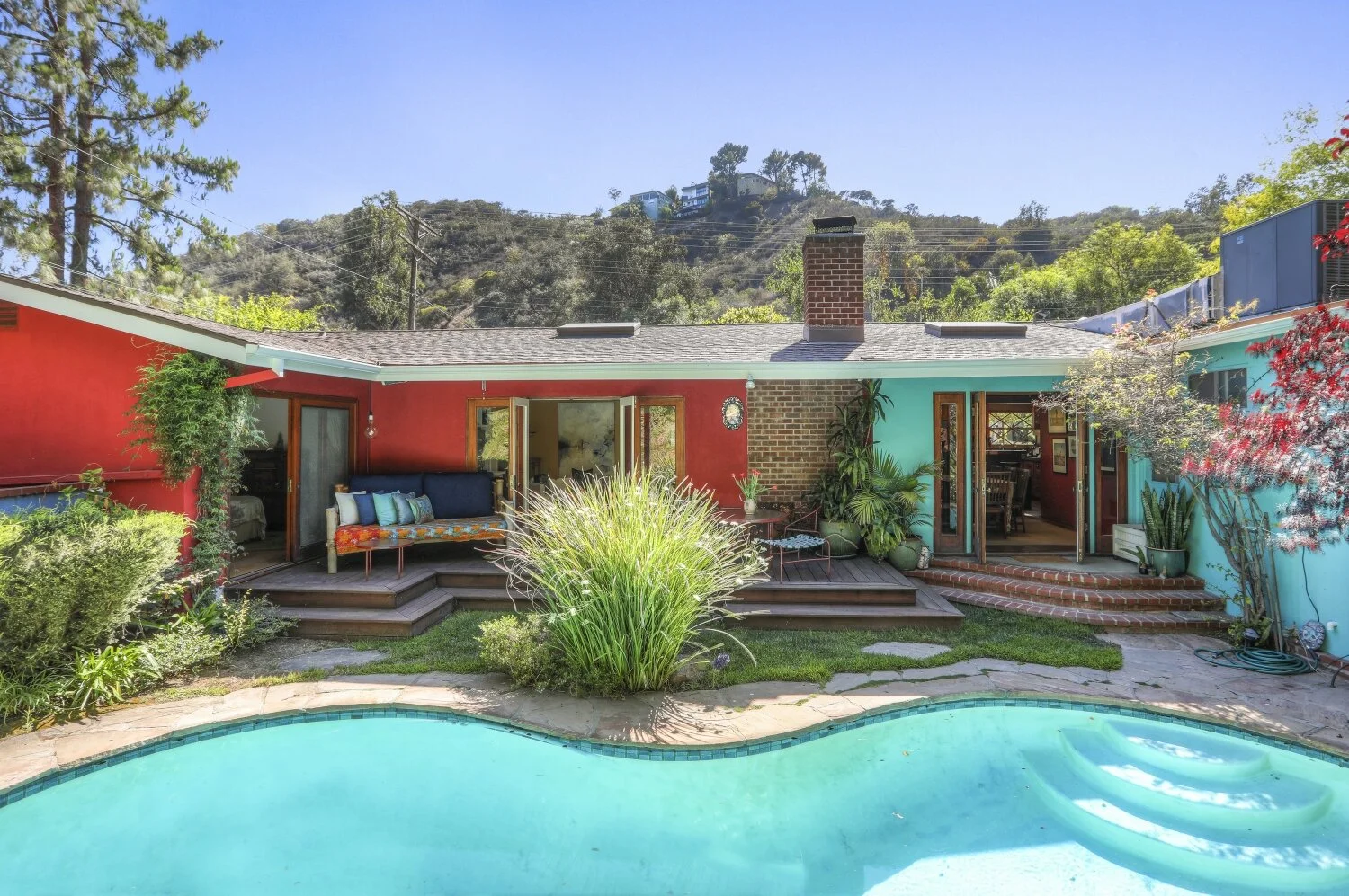 2524 Laurel Pass Avenue