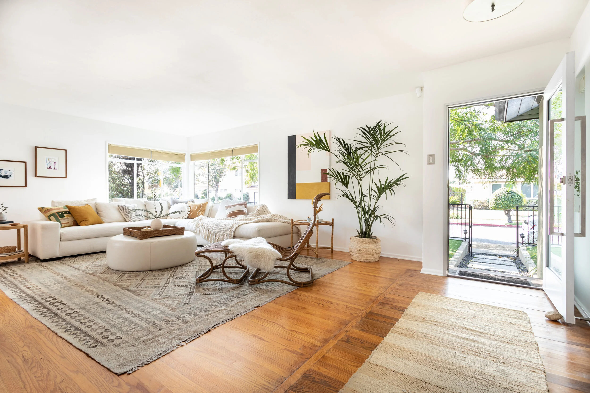 8903 Beverlywood St.