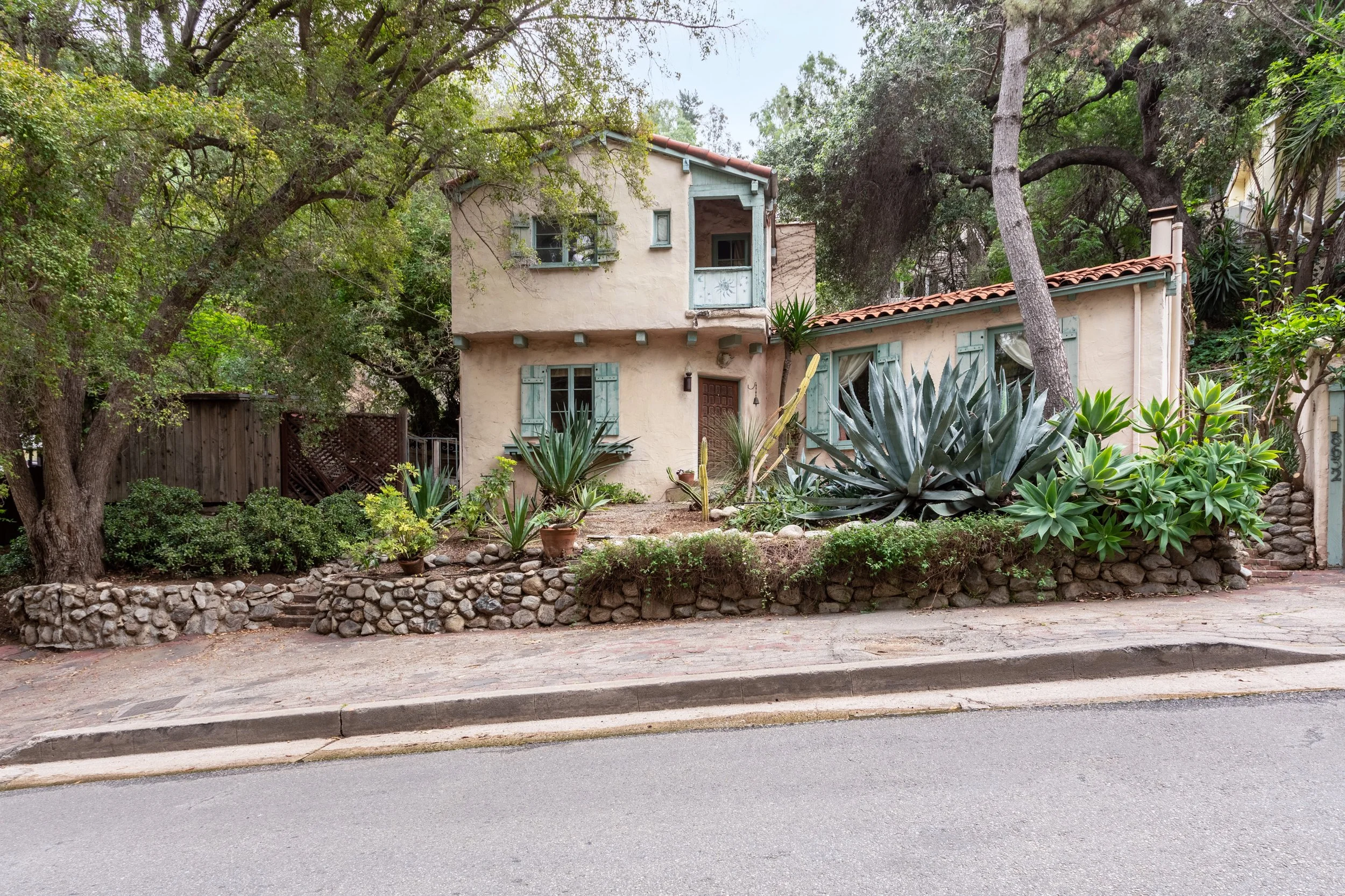 8632 Wonderland Avenue