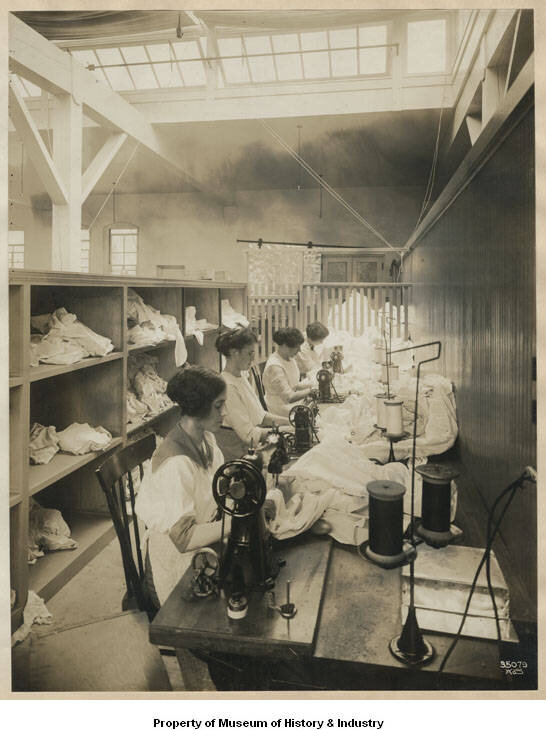 Women_working_at_sewing_machines_Supply_Laundry_Company_Seattle_1917.jpg