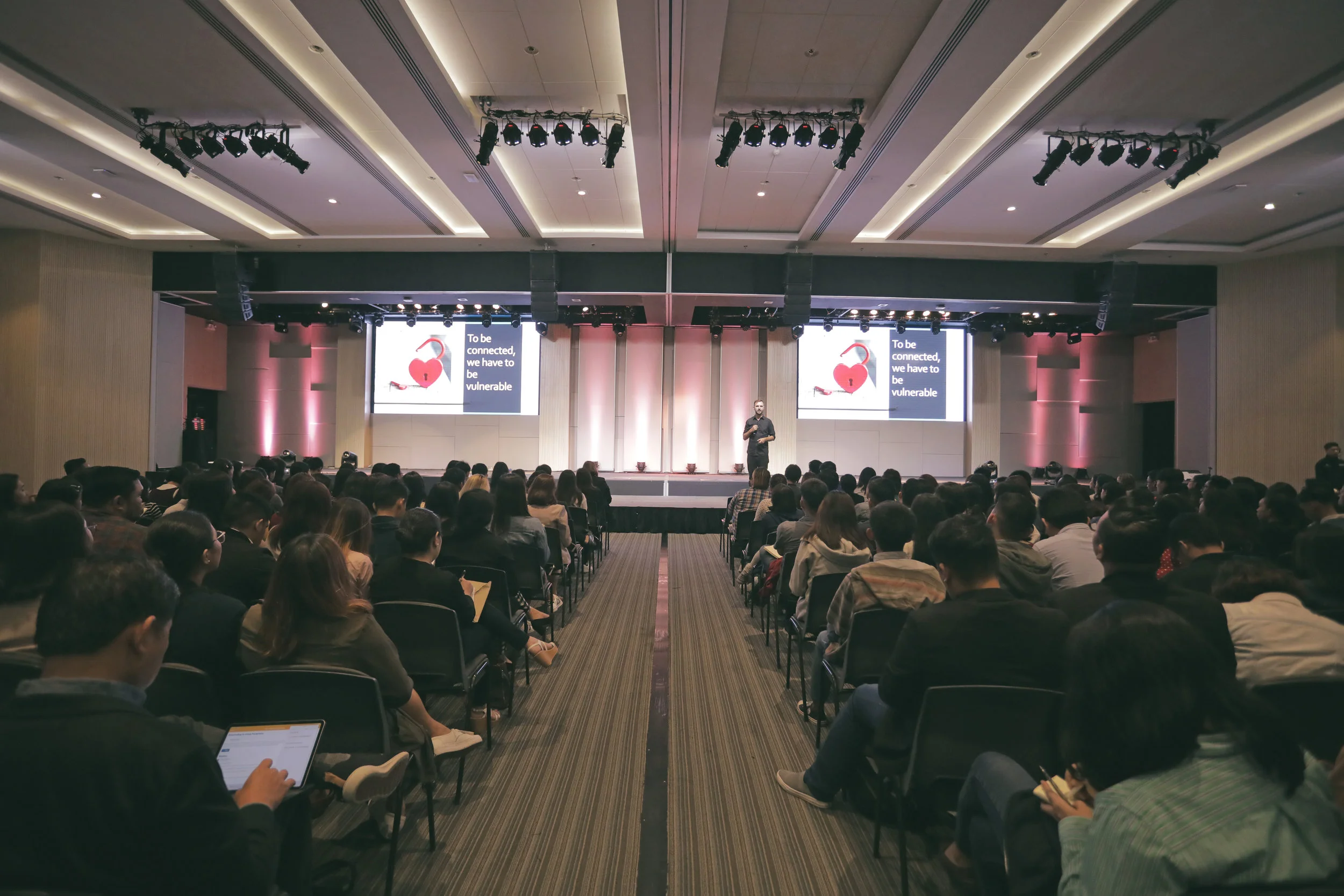 There were plenary sessions and Stefano Zordan did a talk on the difference between leadership and management.