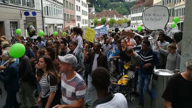 Bis zu 700 Menschen demonstrierten friedlich
